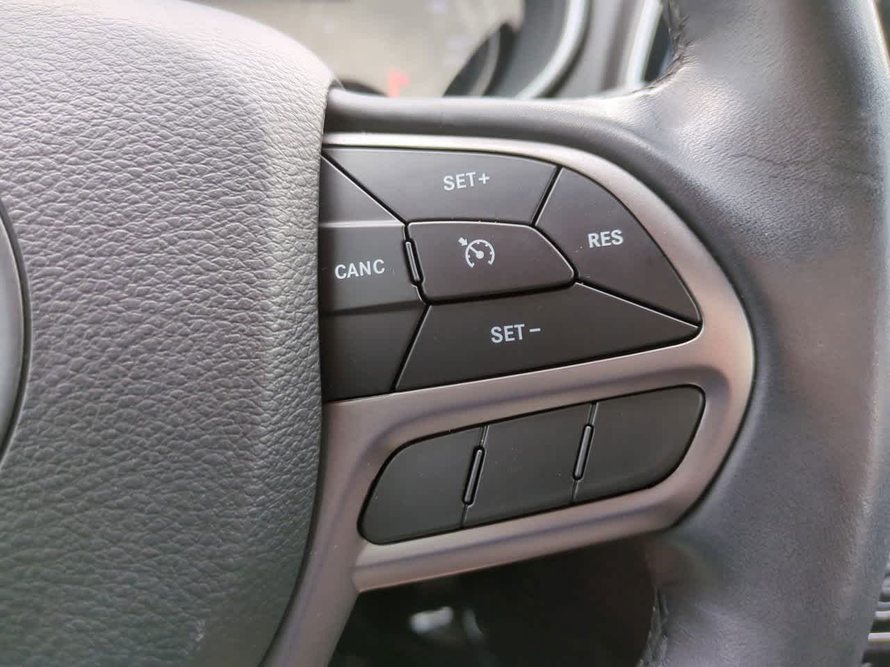 Thumbnail: 2019 Jeep Cherokee - 25