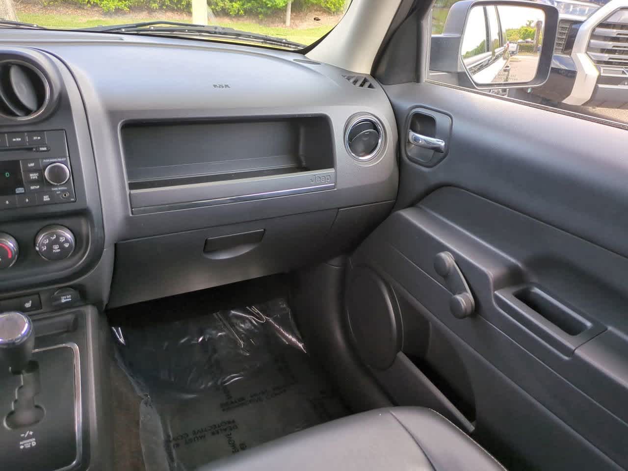 Thumbnail: 2017 Jeep Patriot - 16