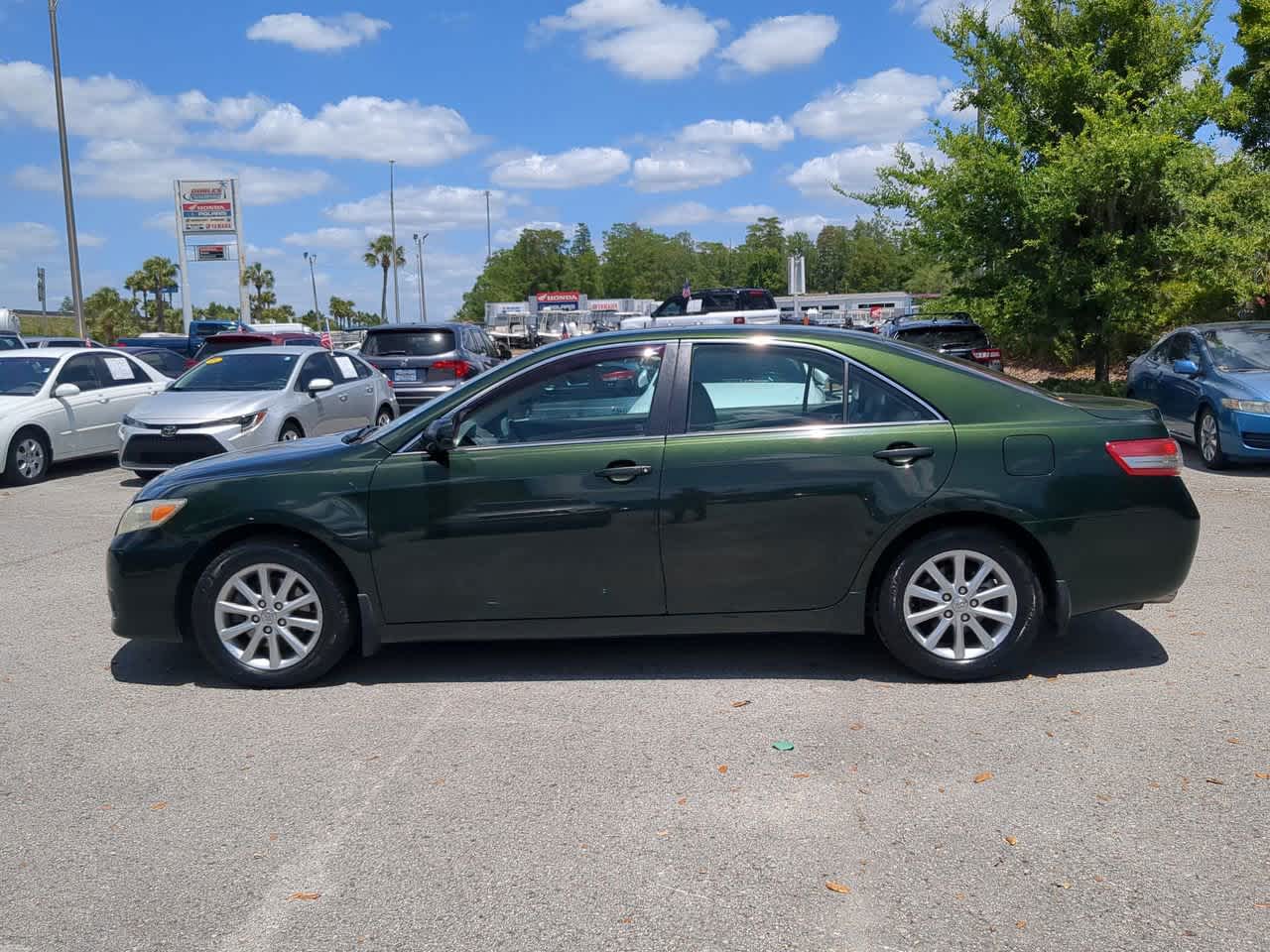 2011 Toyota Camry XLE 3