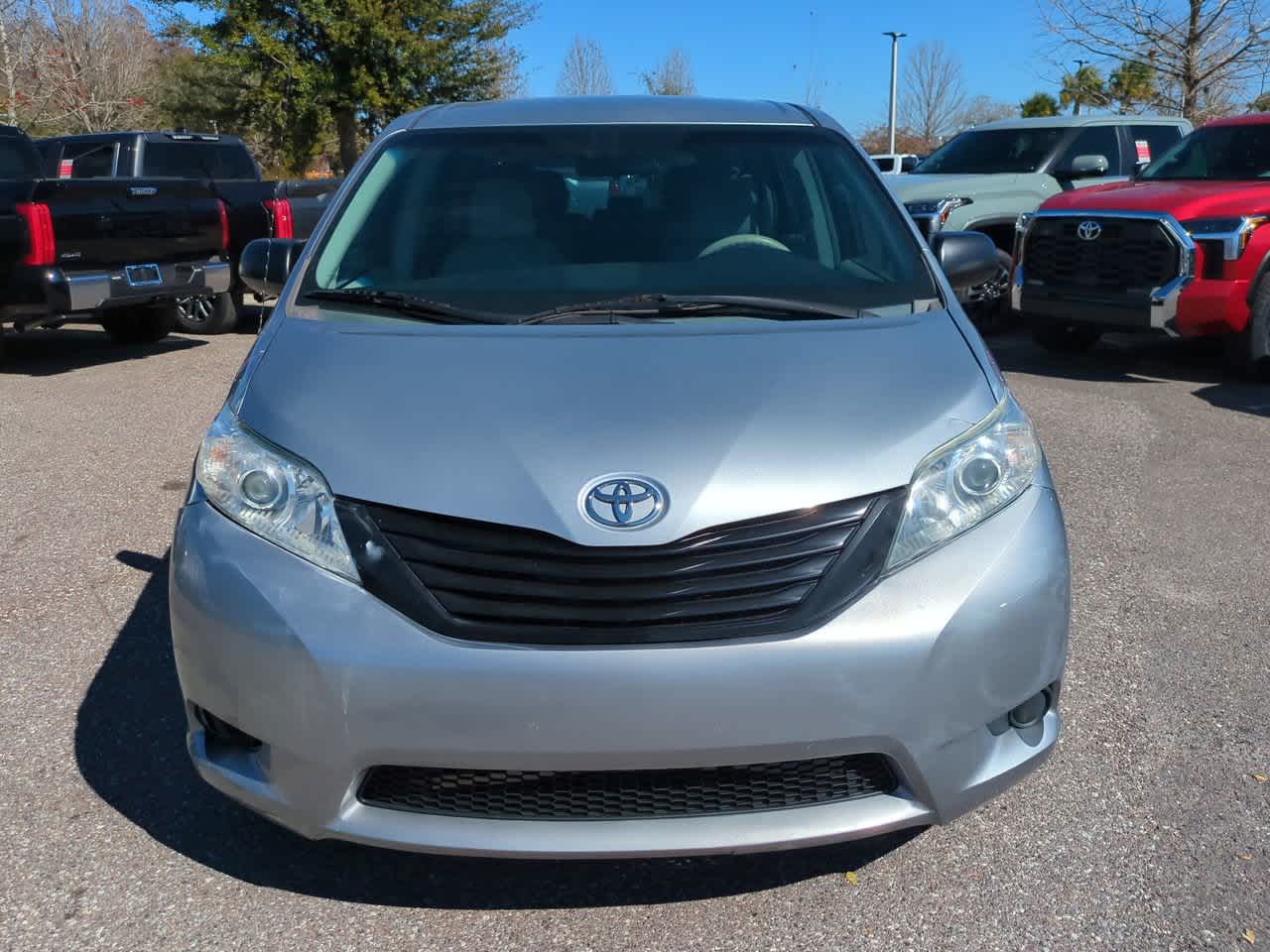 Thumbnail: 2014 Toyota Sienna - 9