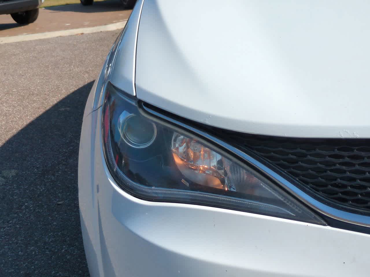 Thumbnail: 2018 Chrysler Pacifica - 10