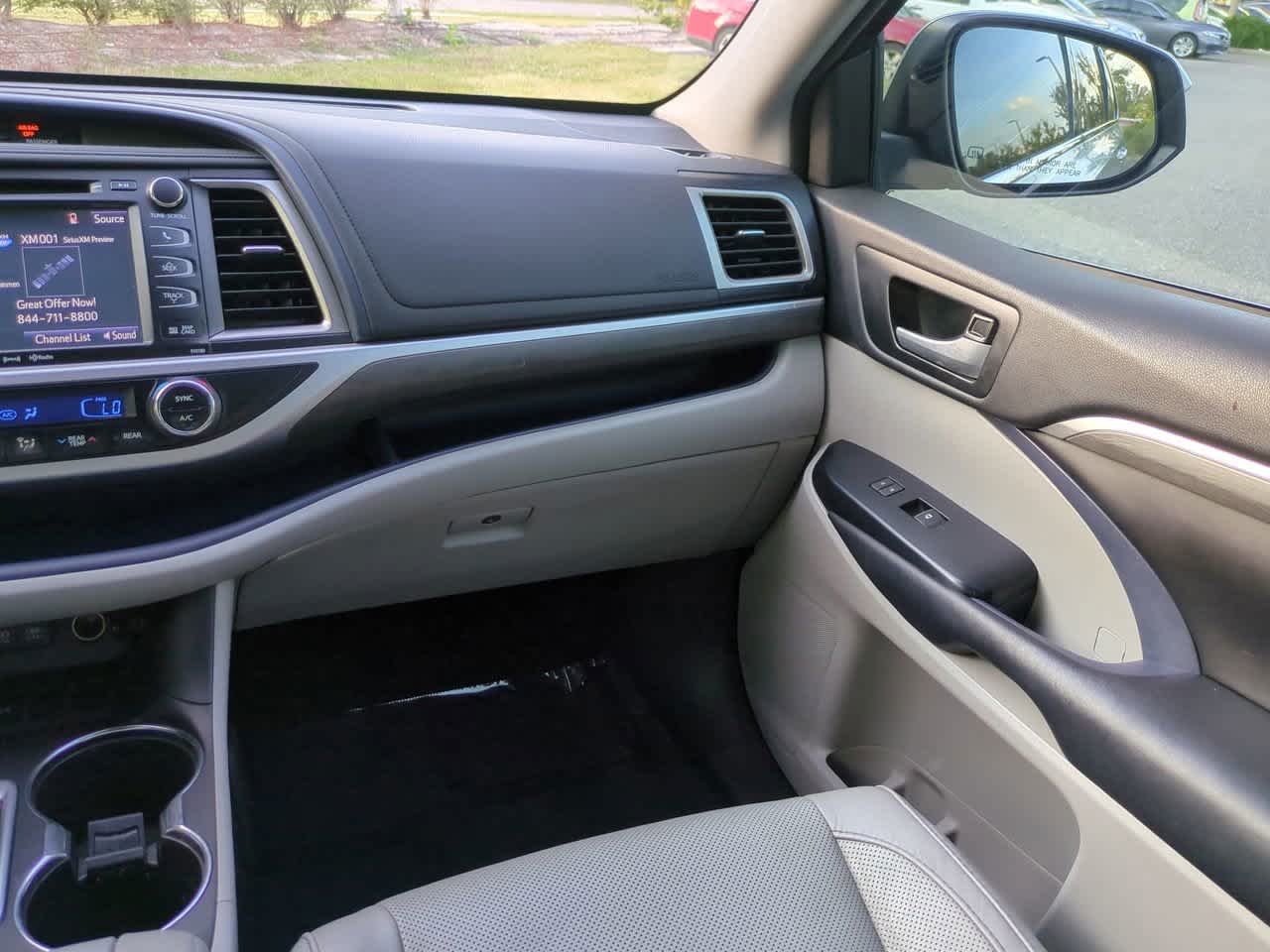 Thumbnail: 2017 Toyota Highlander - 17