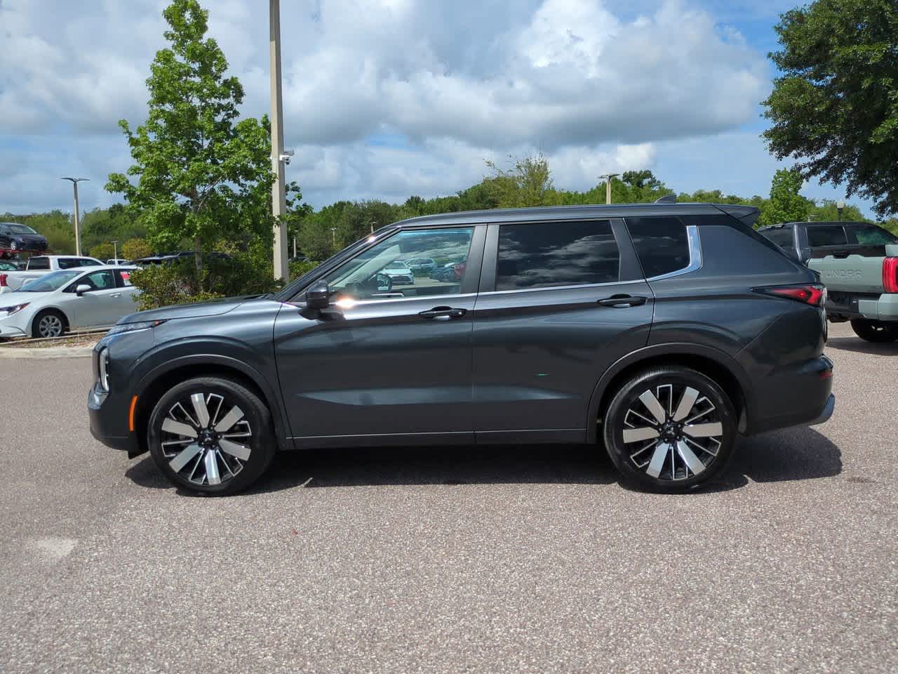 Thumbnail: 2025 Mitsubishi Outlander - 3