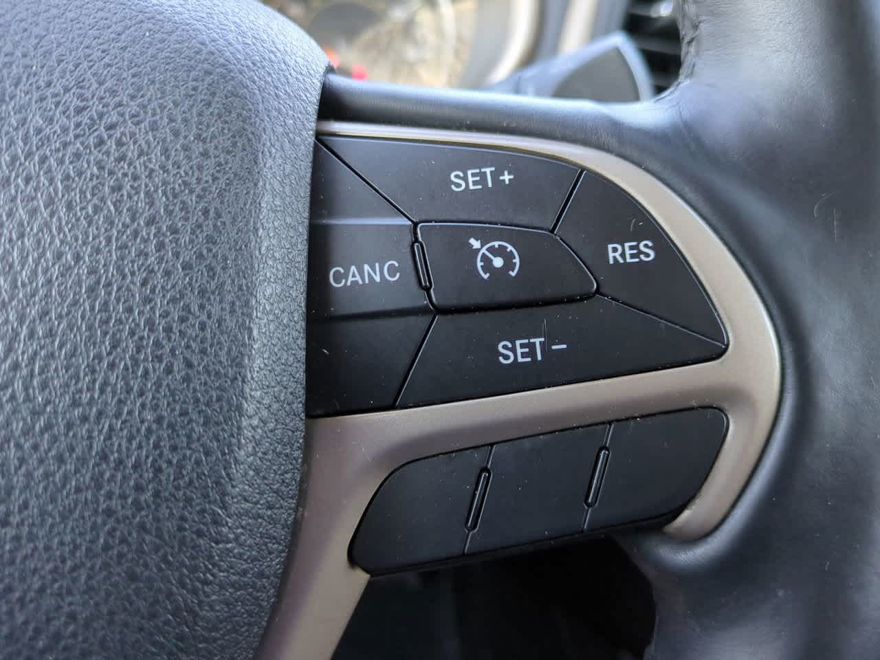 Thumbnail: 2014 Jeep Cherokee - 25