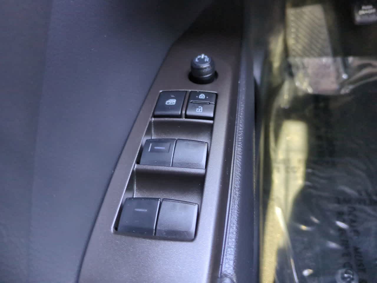 Thumbnail: 2022 Toyota Camry - 21