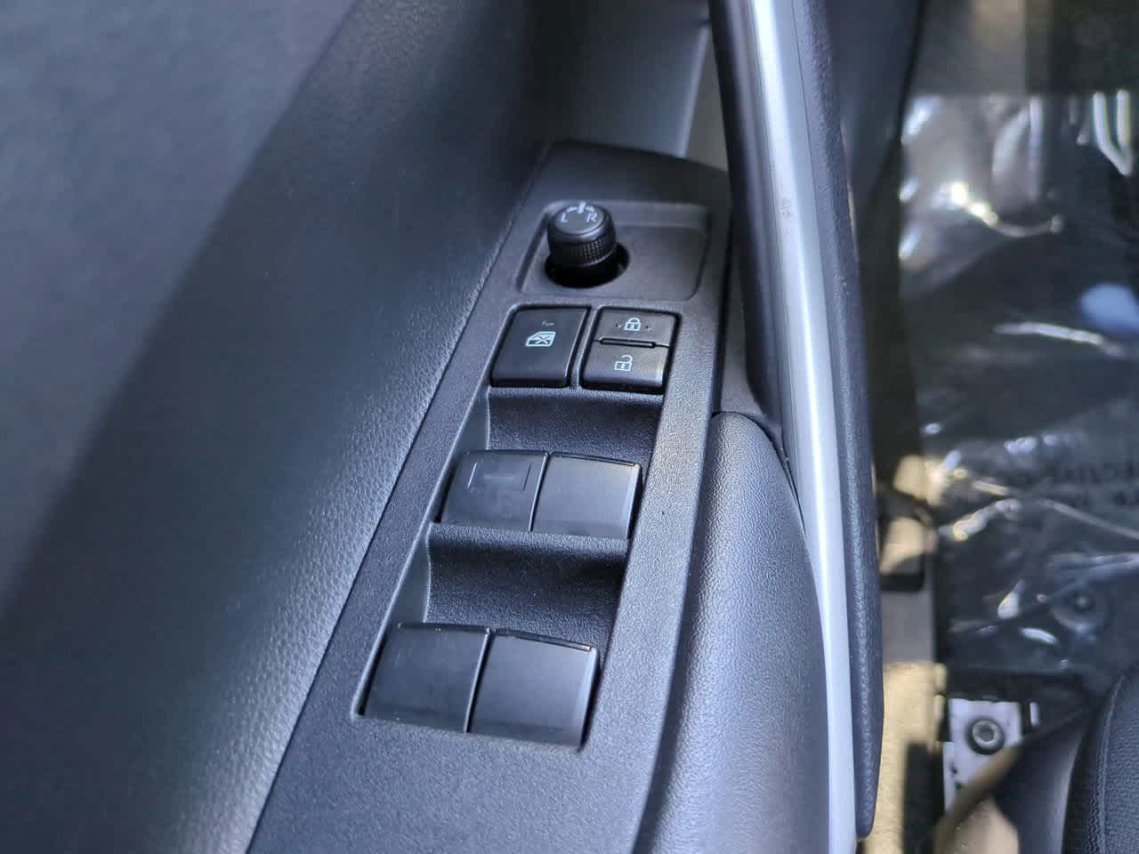 Thumbnail: 2025 Toyota Corolla Cross - 21