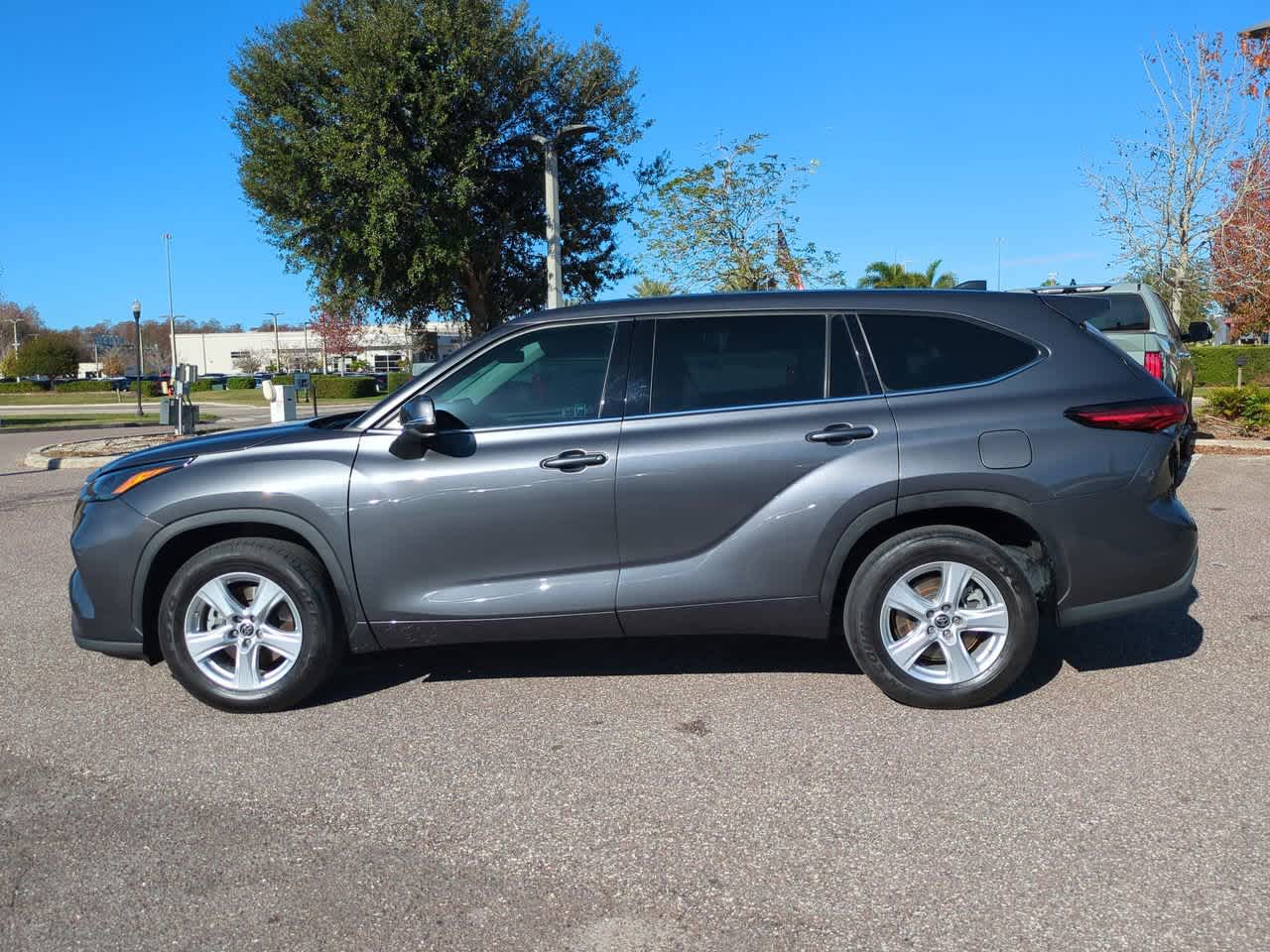 Thumbnail: 2022 Toyota Highlander - 3