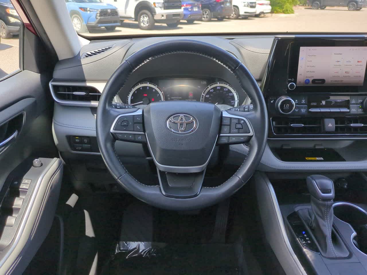 Thumbnail: 2023 Toyota Highlander - 16