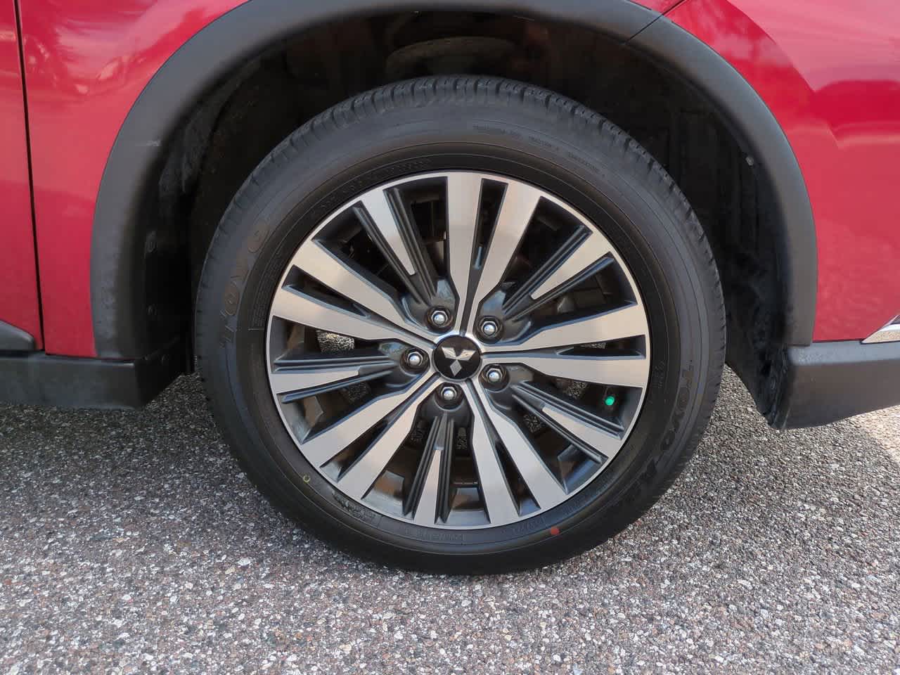 Thumbnail: 2020 Mitsubishi Outlander - 11