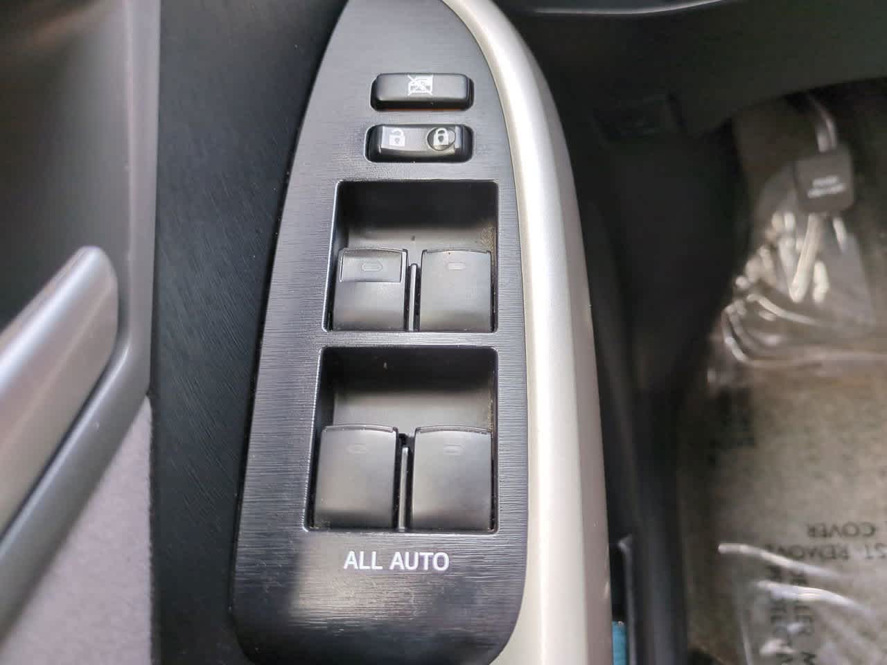 Thumbnail: 2013 Toyota Prius - 20