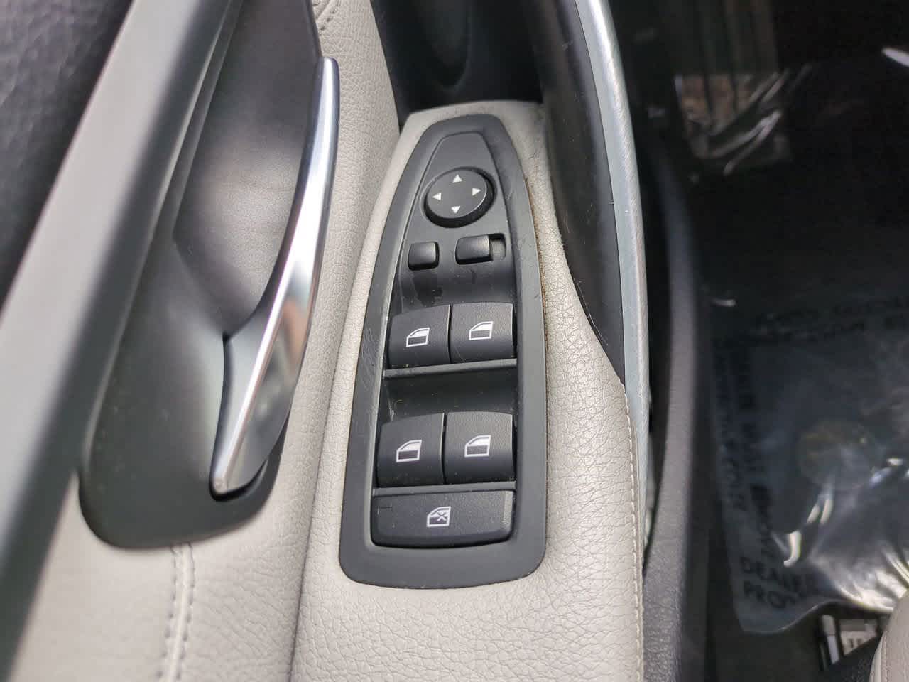 Thumbnail: 2013 BMW 3 Series - 21