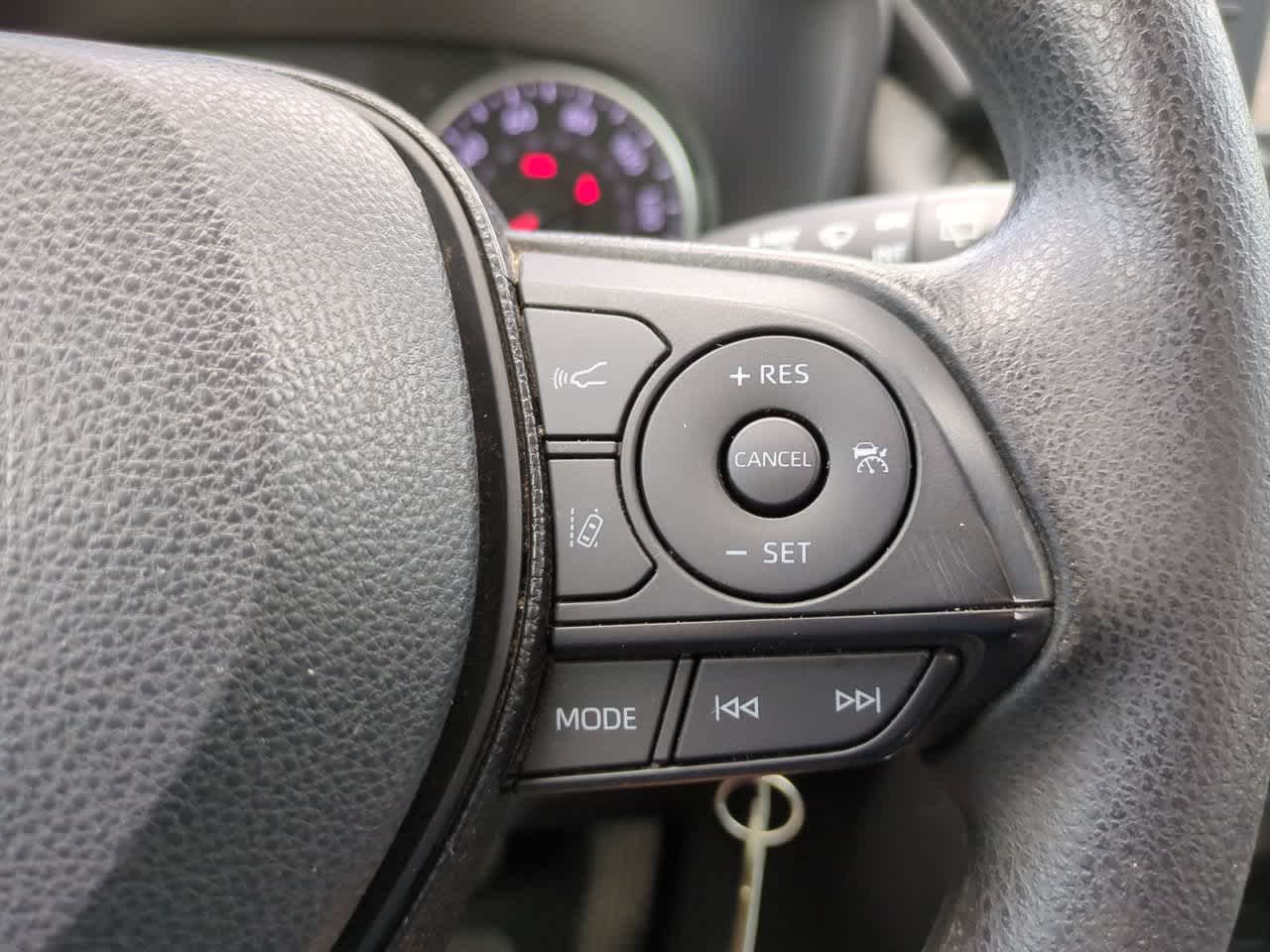 Thumbnail: 2021 Toyota RAV4 - 23