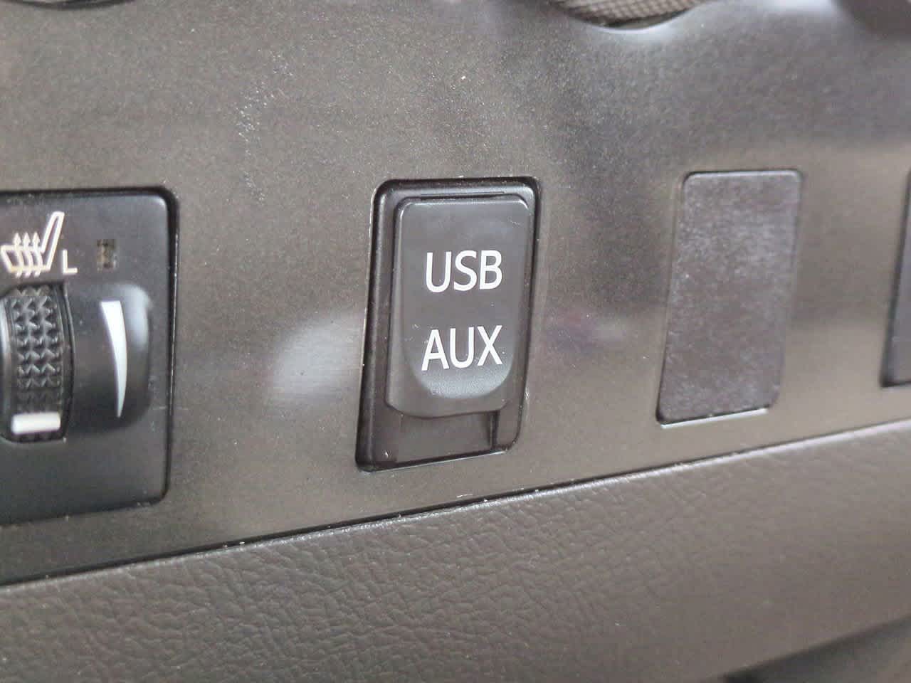 Thumbnail: 2010 Toyota Tundra - 21