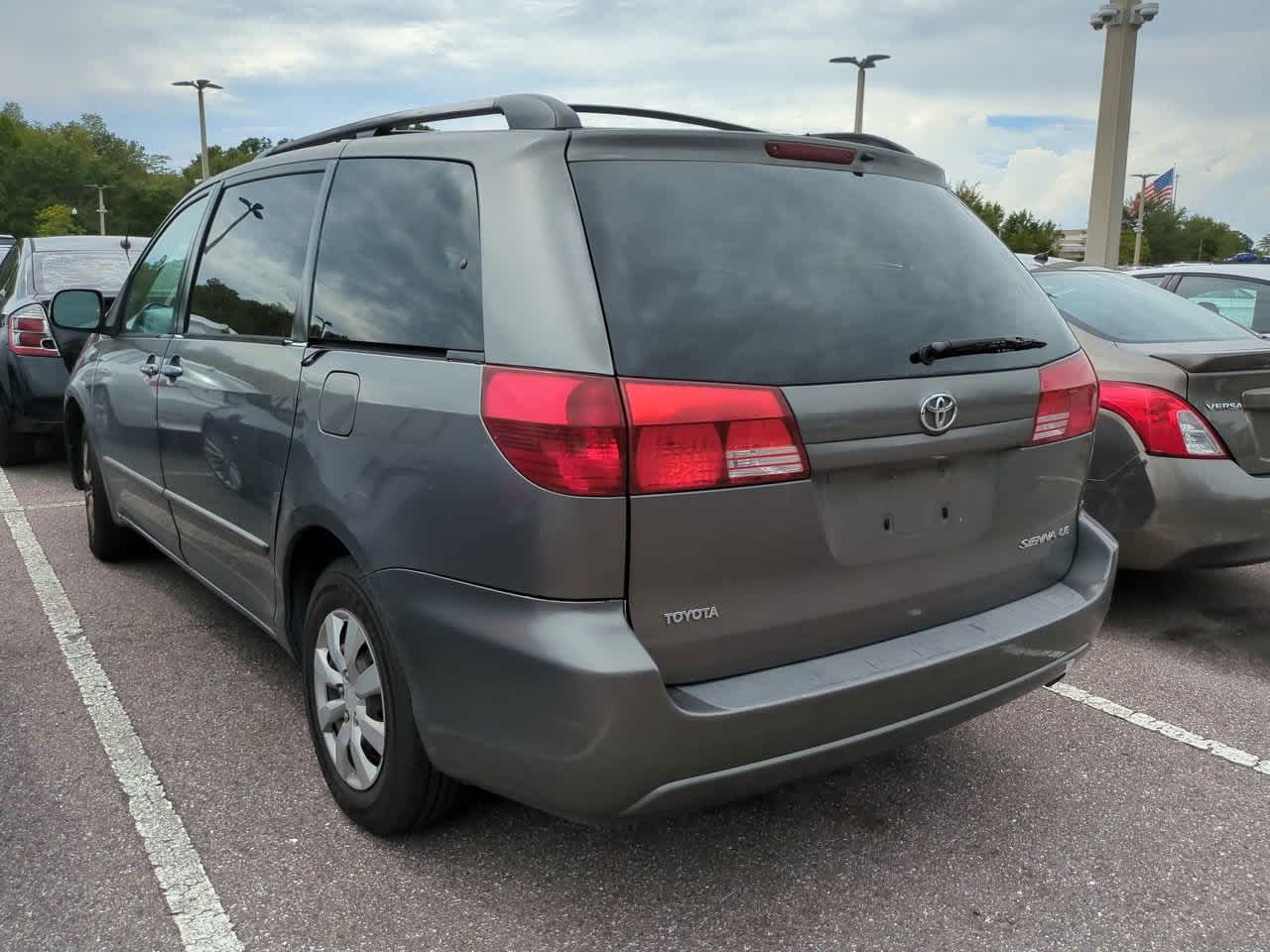 Thumbnail: 2005 Toyota Sienna - 3