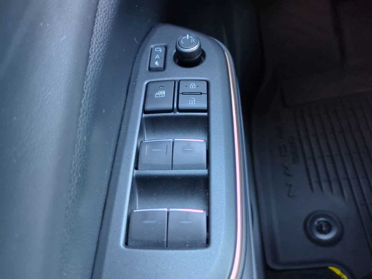 Thumbnail: 2023 Toyota Crown - 22