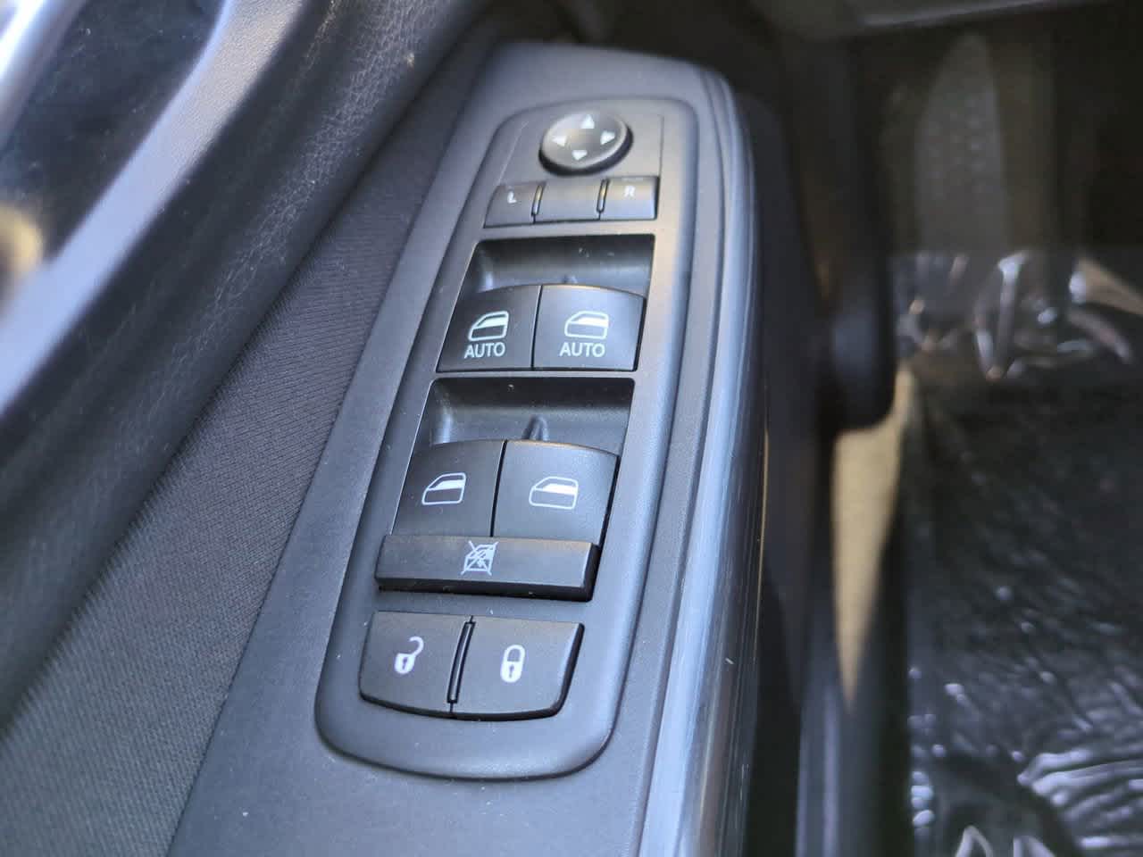 Thumbnail: 2015 Jeep Cherokee - 21