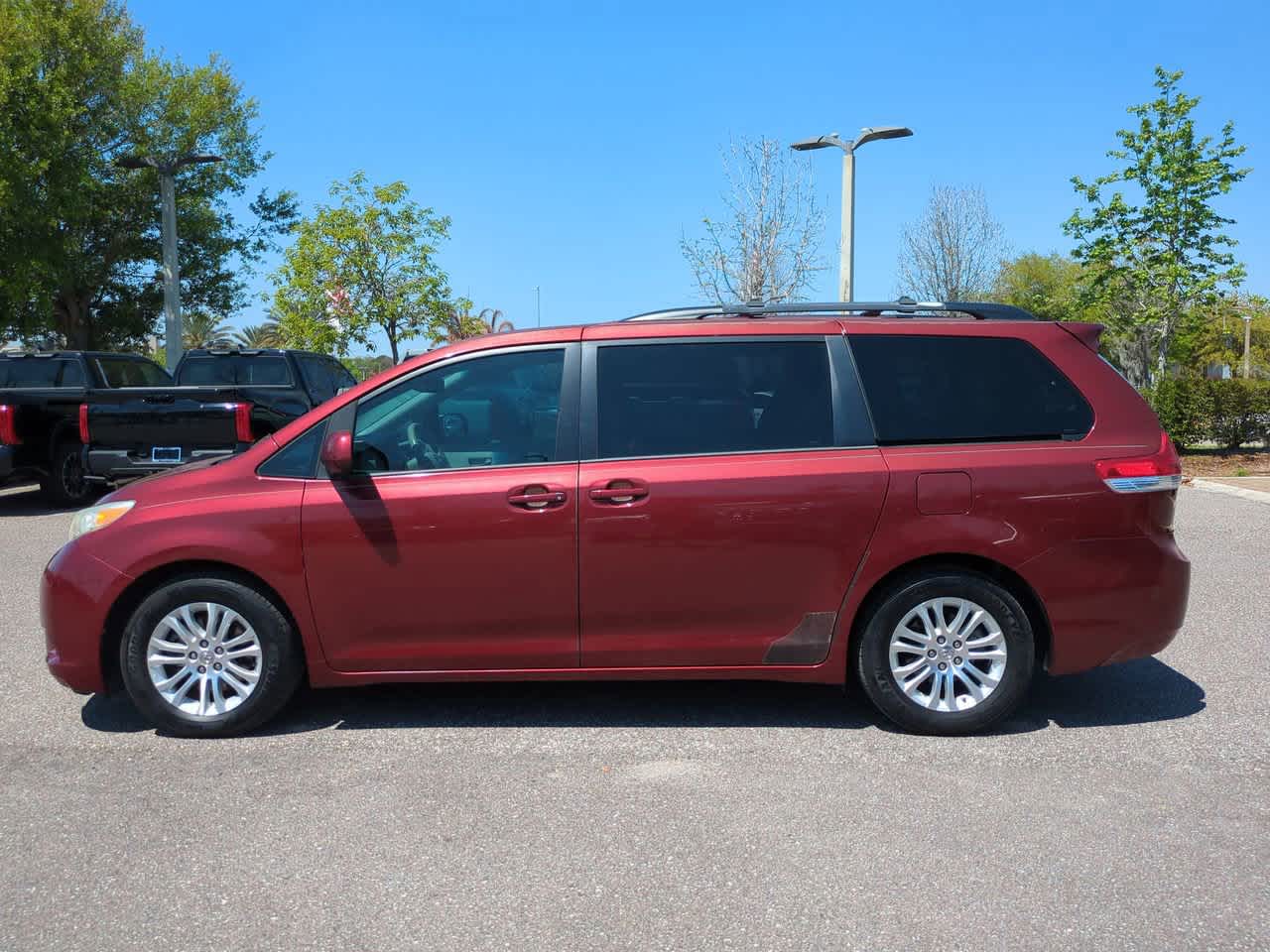 Thumbnail: 2014 Toyota Sienna - 3