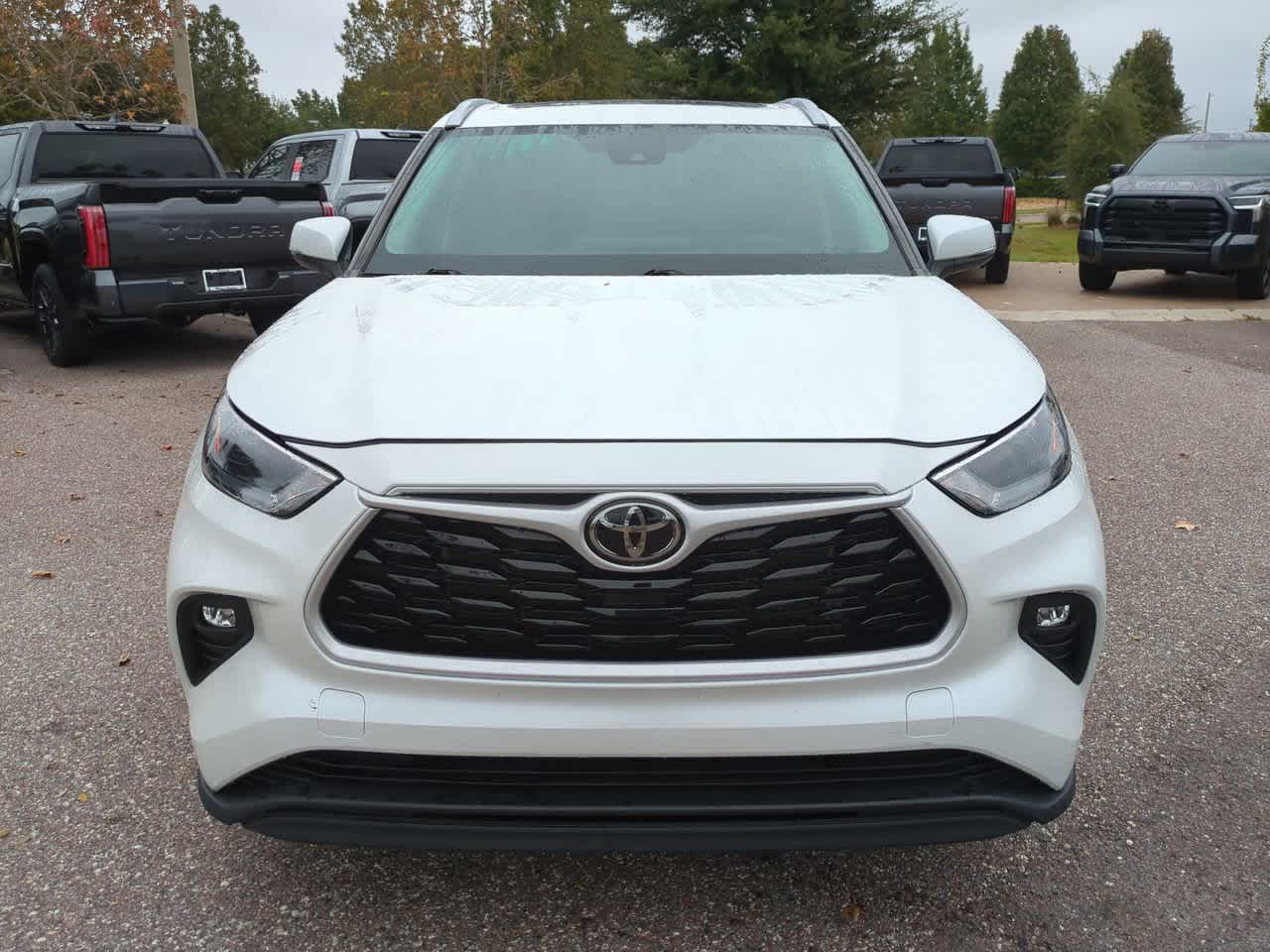 Thumbnail: 2023 Toyota Highlander - 9