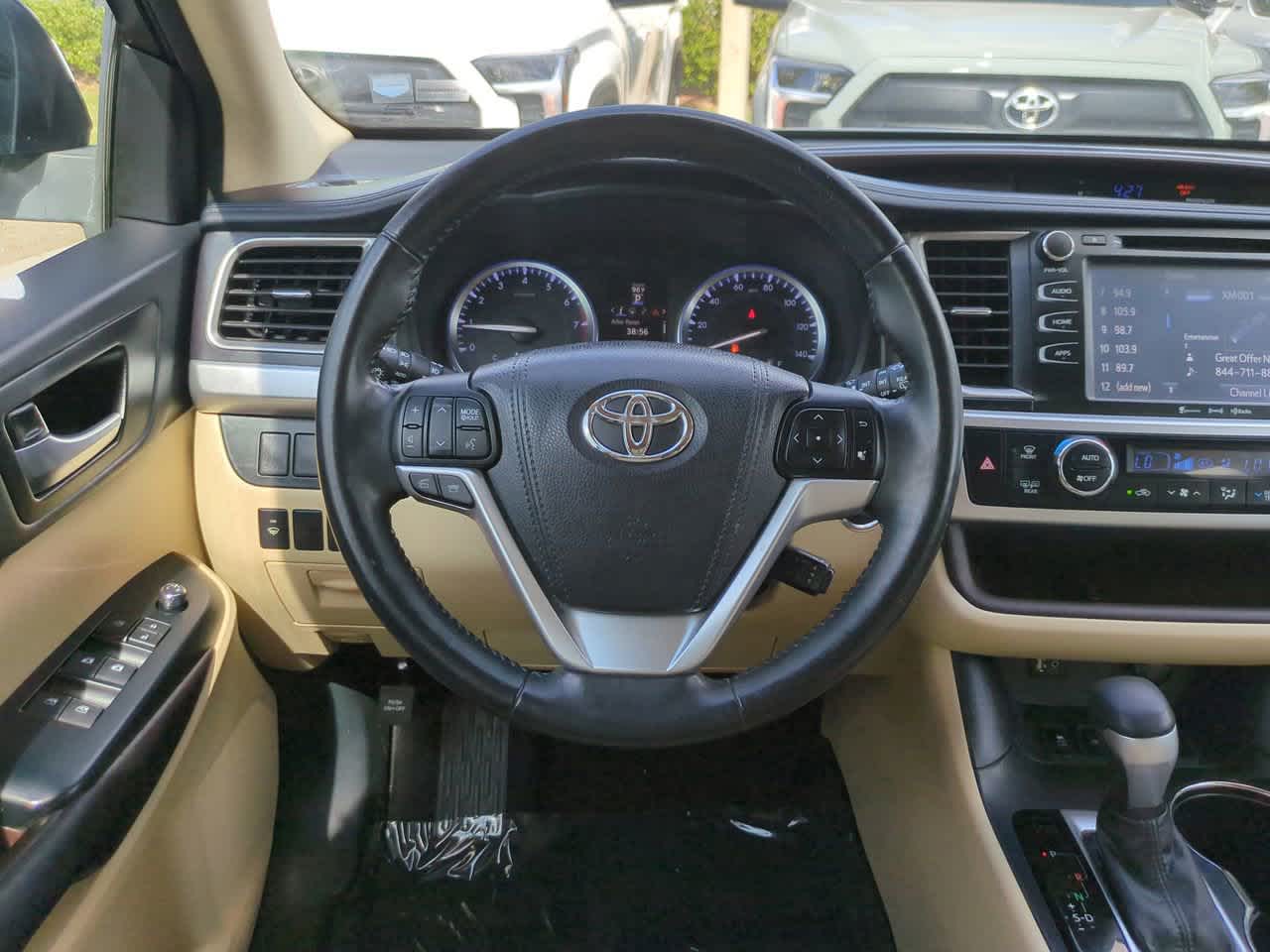 Thumbnail: 2016 Toyota Highlander - 16