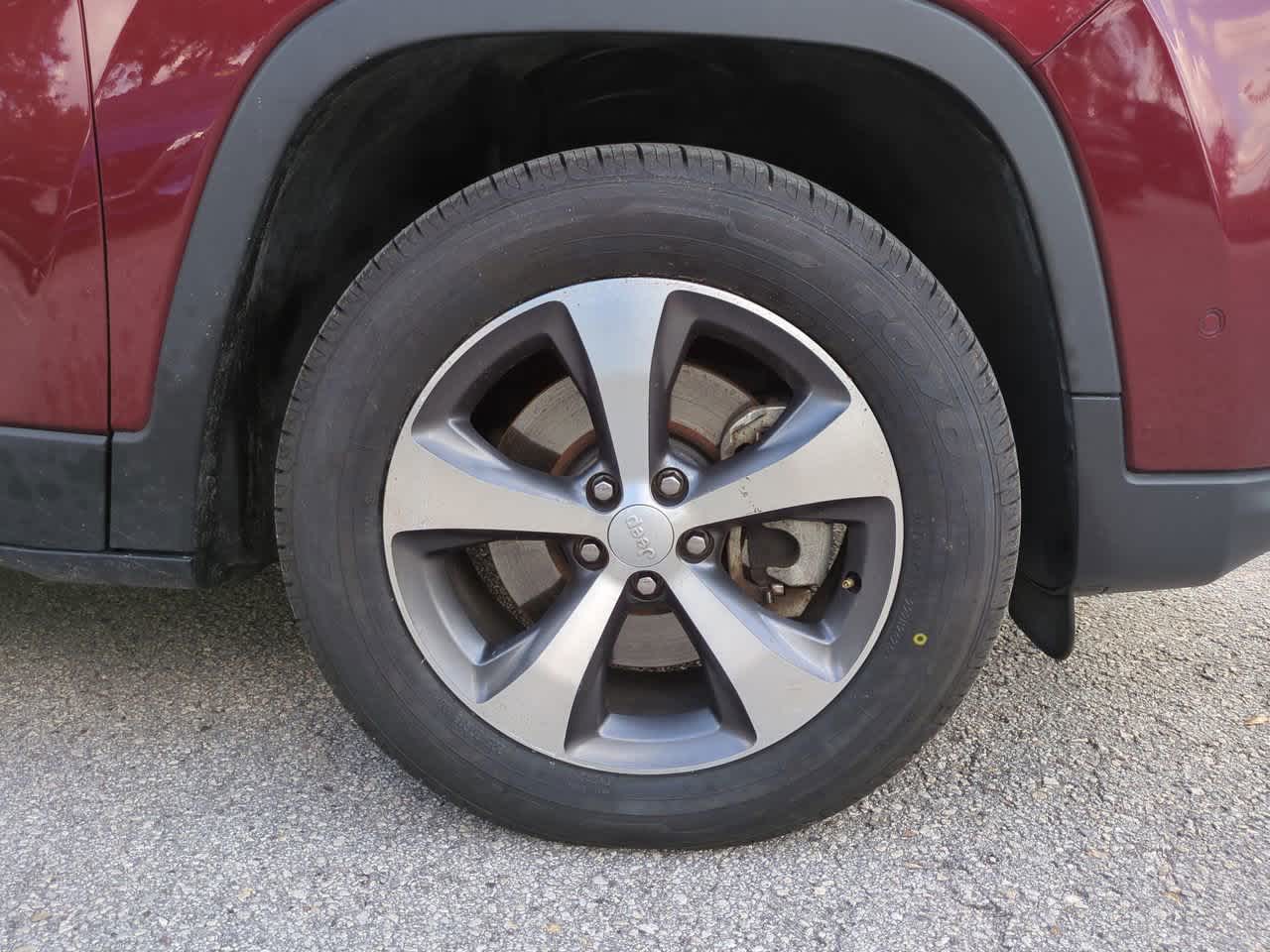 Thumbnail: 2021 Jeep Cherokee - 11