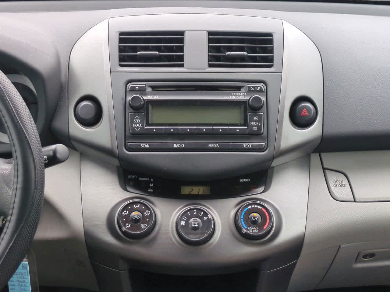 Thumbnail: 2012 Toyota RAV4 - 17