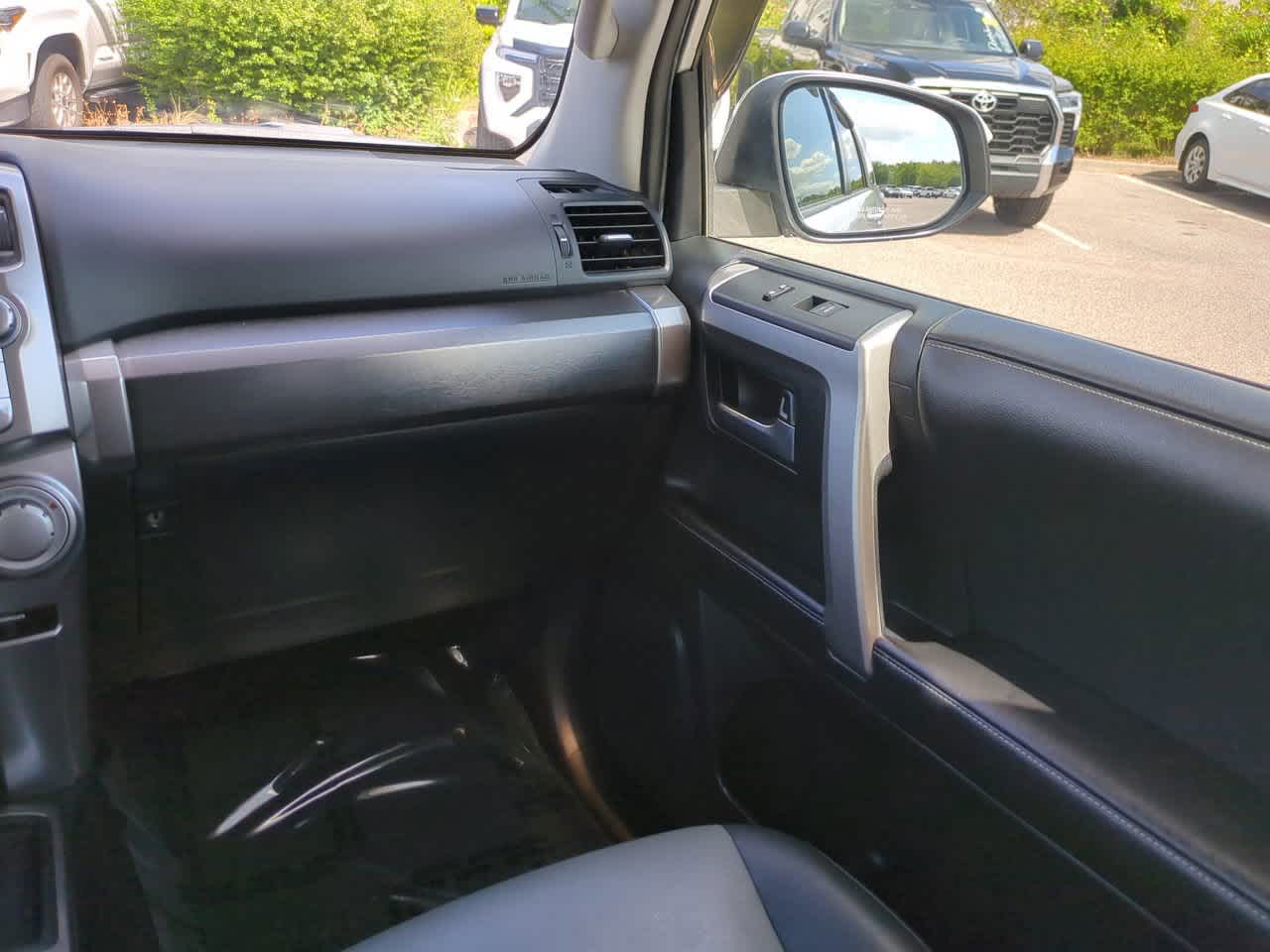 Thumbnail: 2014 Toyota 4Runner - 16