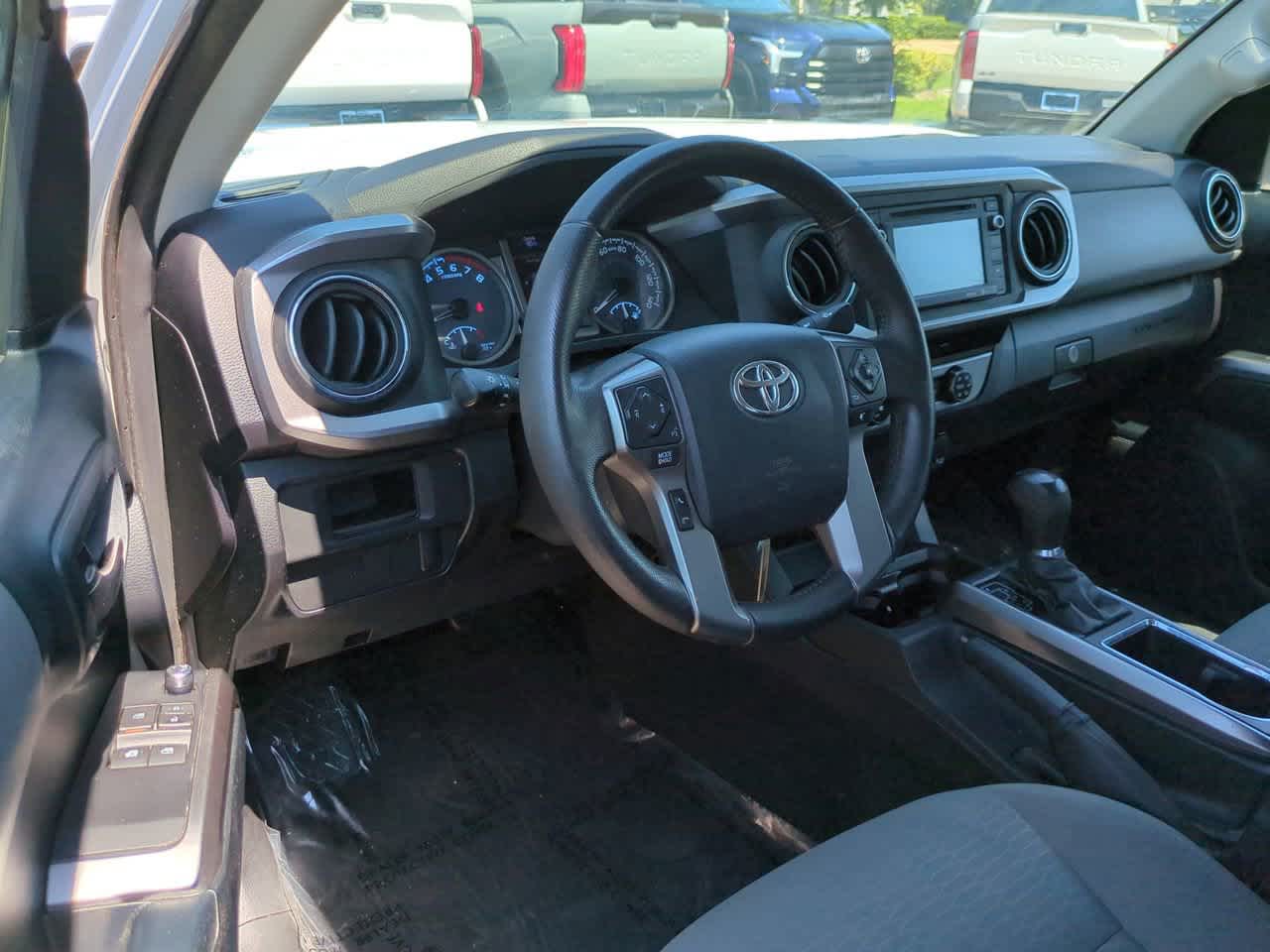 Thumbnail: 2016 Toyota Tacoma - 14