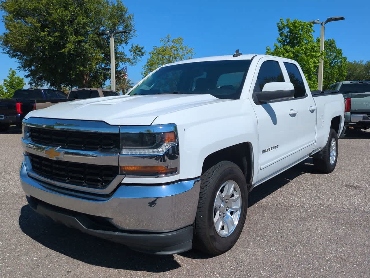Thumbnail: 2018 Chevrolet Silverado 1500 - 2