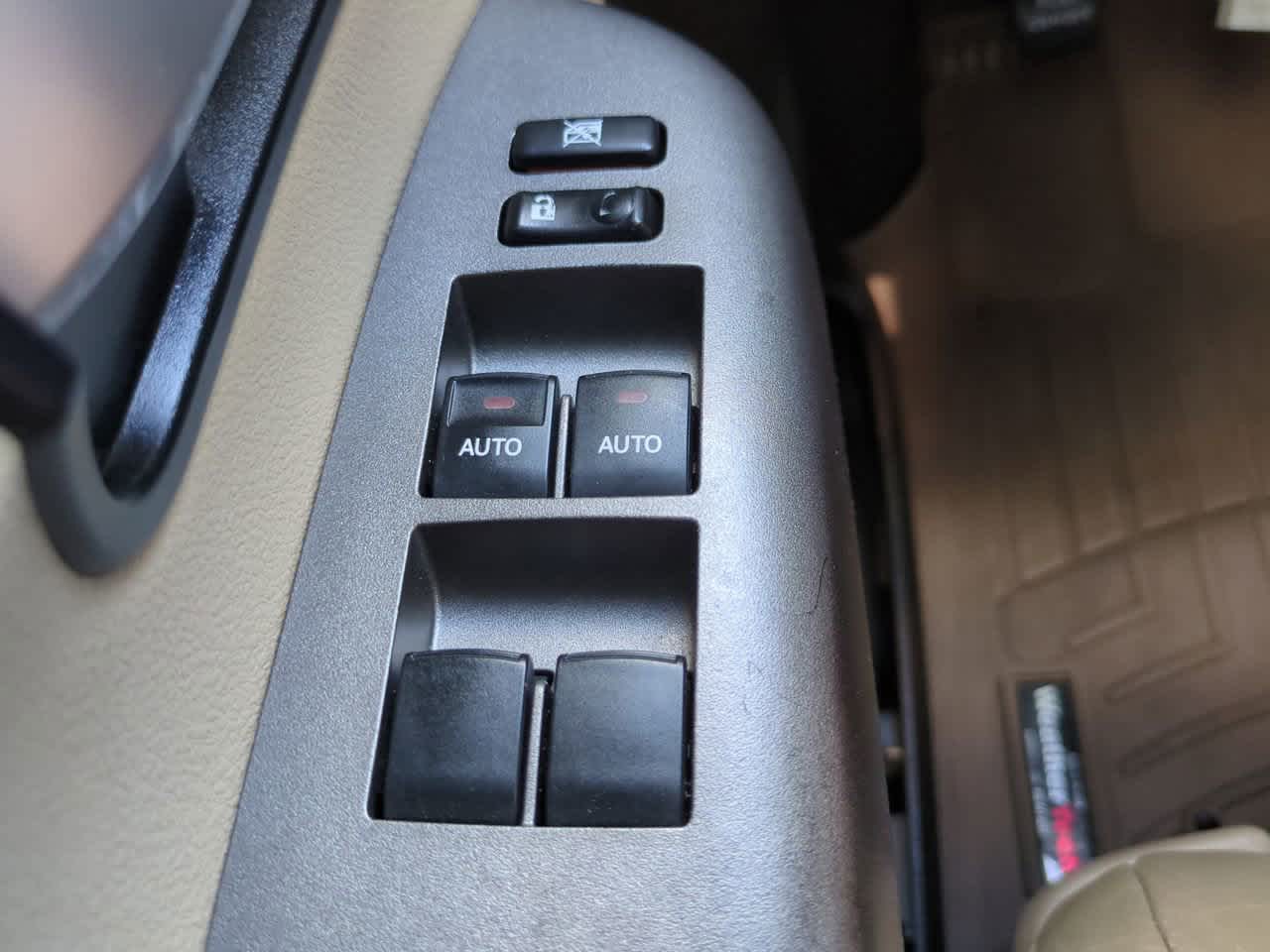 Thumbnail: 2010 Toyota Sequoia - 25