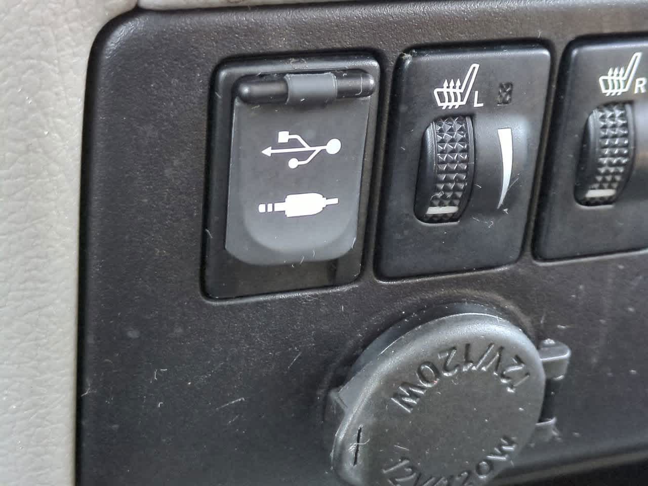 Thumbnail: 2017 Toyota Sienna - 23