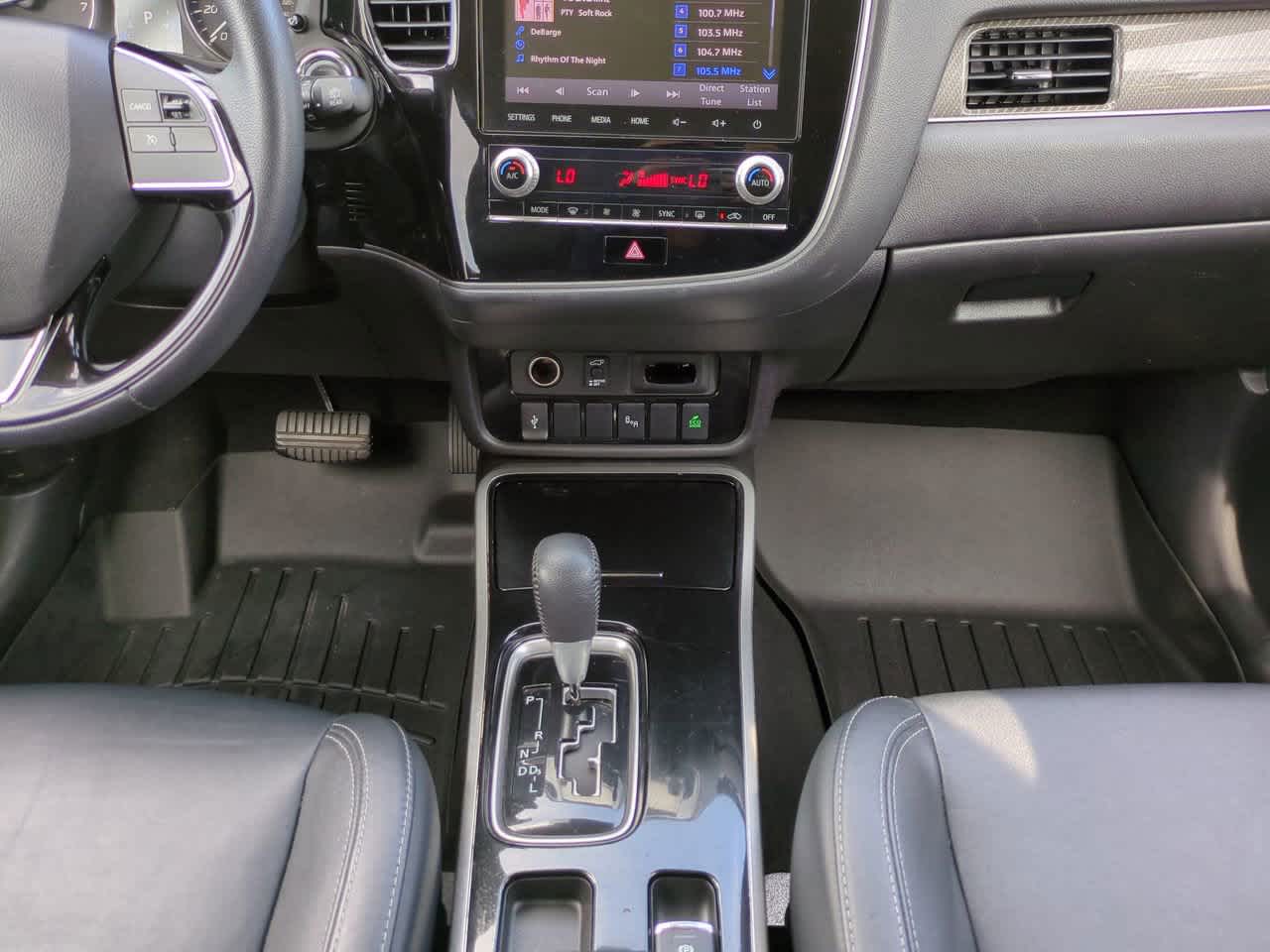 Thumbnail: 2020 Mitsubishi Outlander - 18