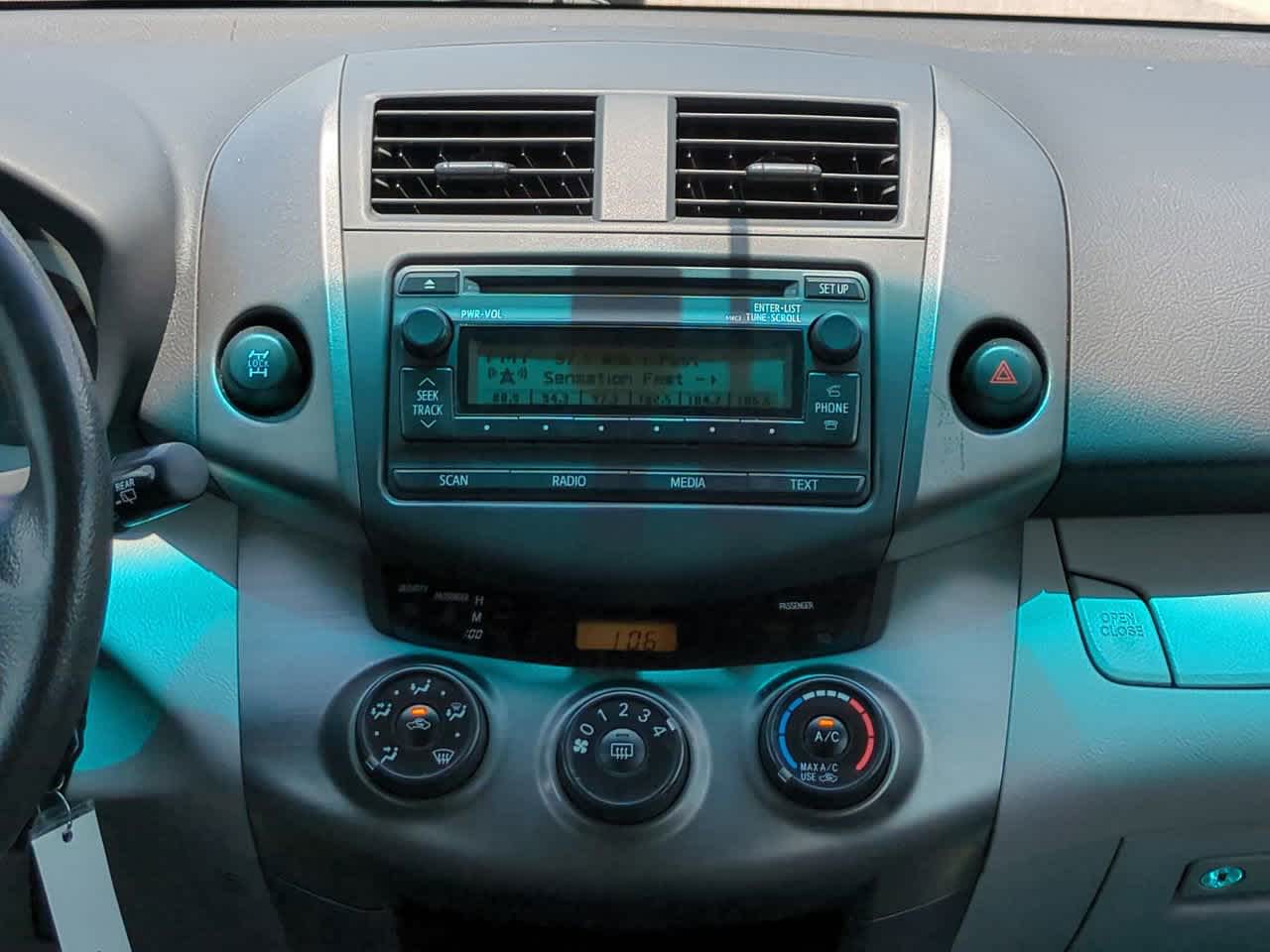 Thumbnail: 2012 Toyota RAV4 - 17