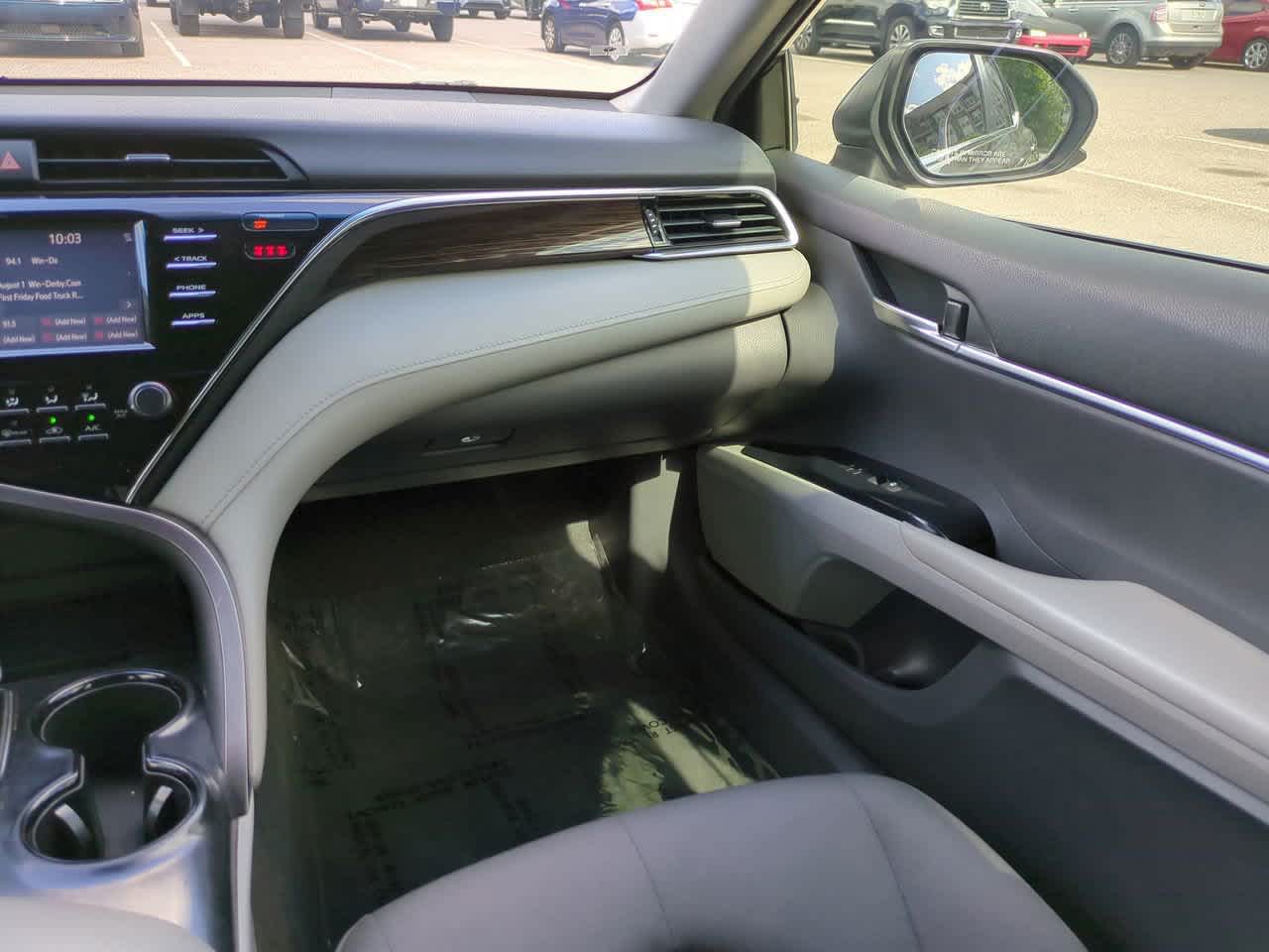 Thumbnail: 2018 Toyota Camry - 16
