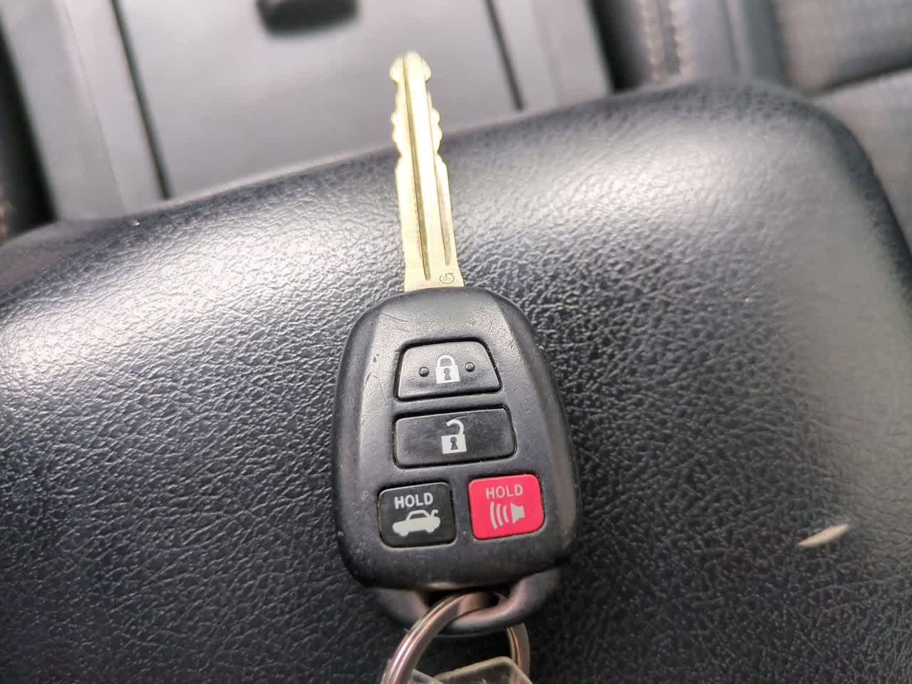 Thumbnail: 2014 Toyota Camry - 23