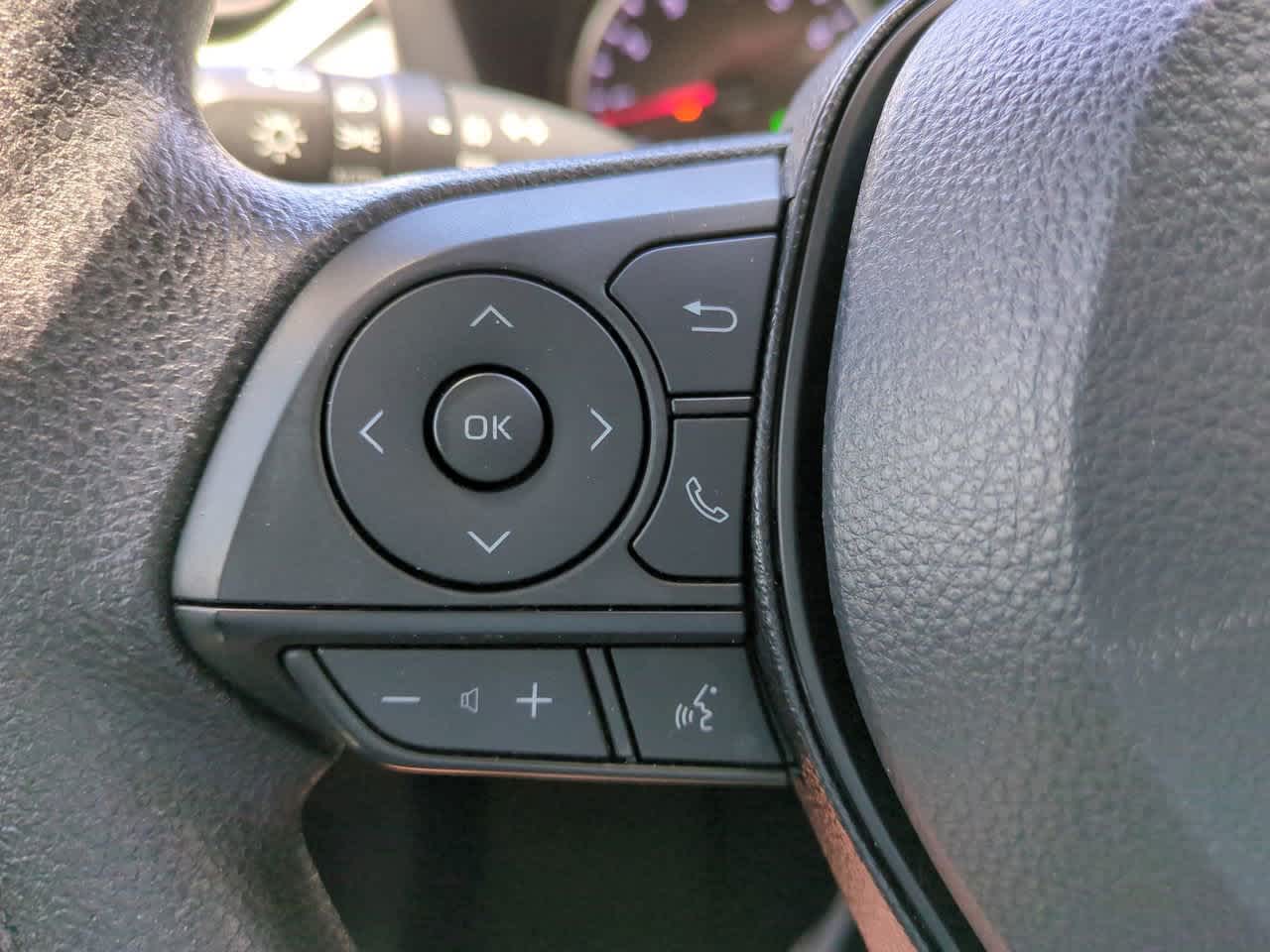 2021 Toyota RAV4 XLE 23
