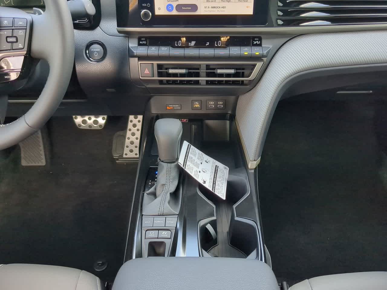 2025 Toyota Camry SE 18