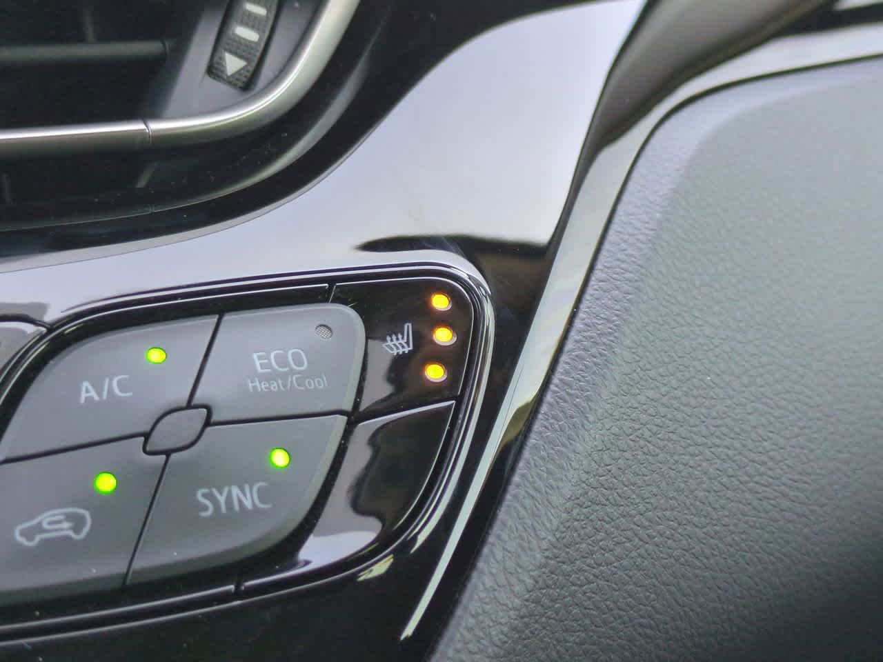 Thumbnail: 2022 Toyota C-HR - 21