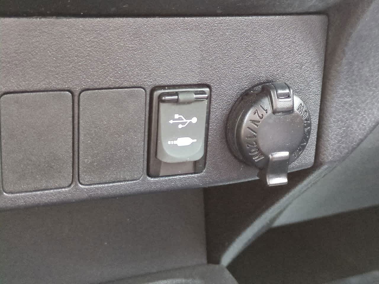 Thumbnail: 2017 Toyota RAV4 - 21