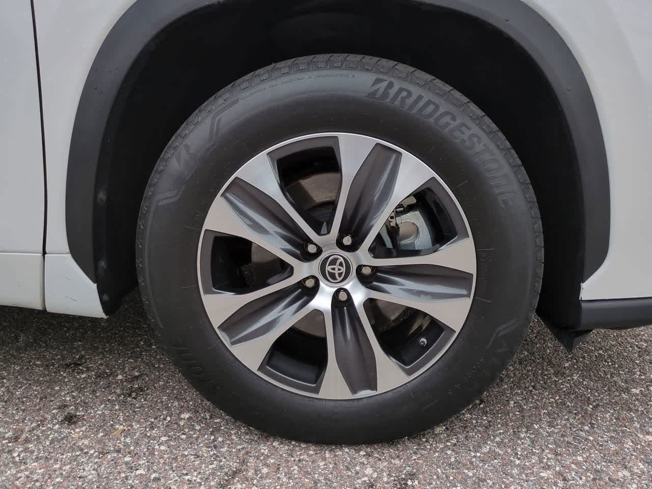 Thumbnail: 2023 Toyota Highlander - 11