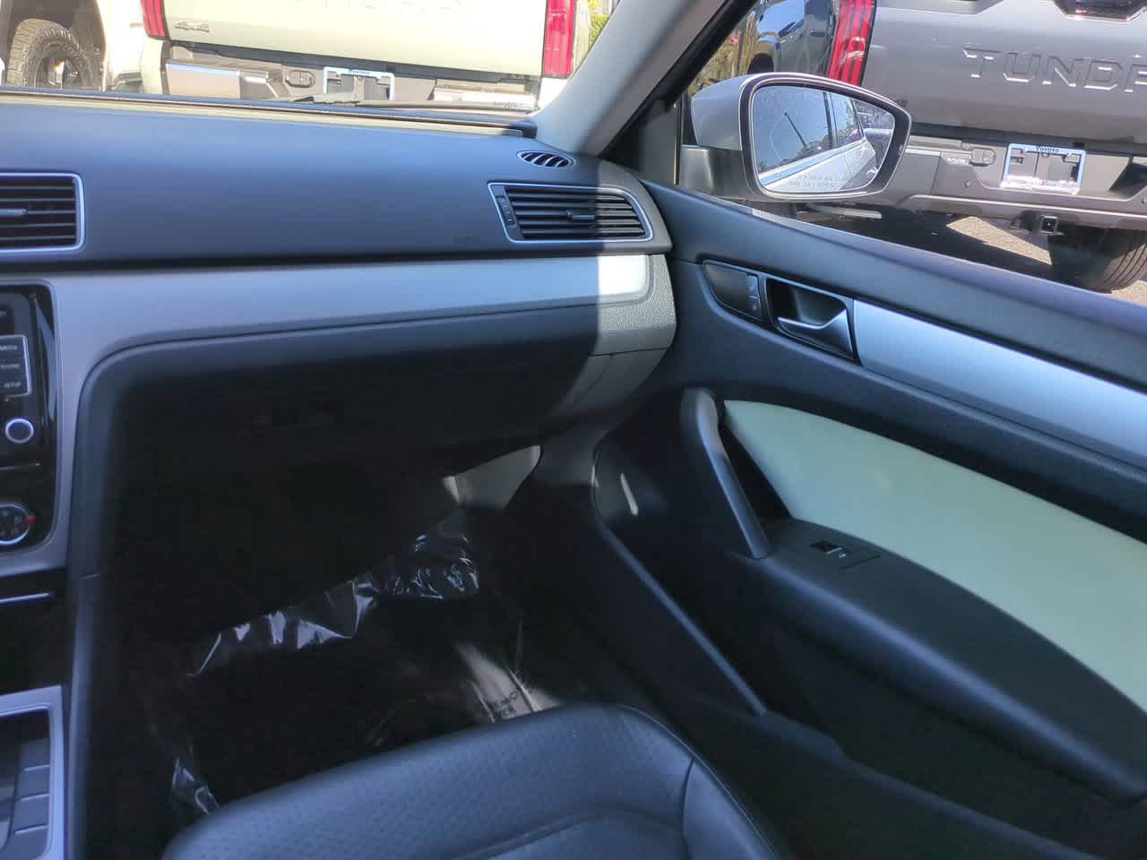 Thumbnail: 2013 Volkswagen Passat - 16