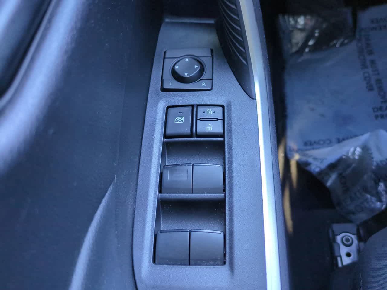 Thumbnail: 2022 Toyota RAV4 - 20