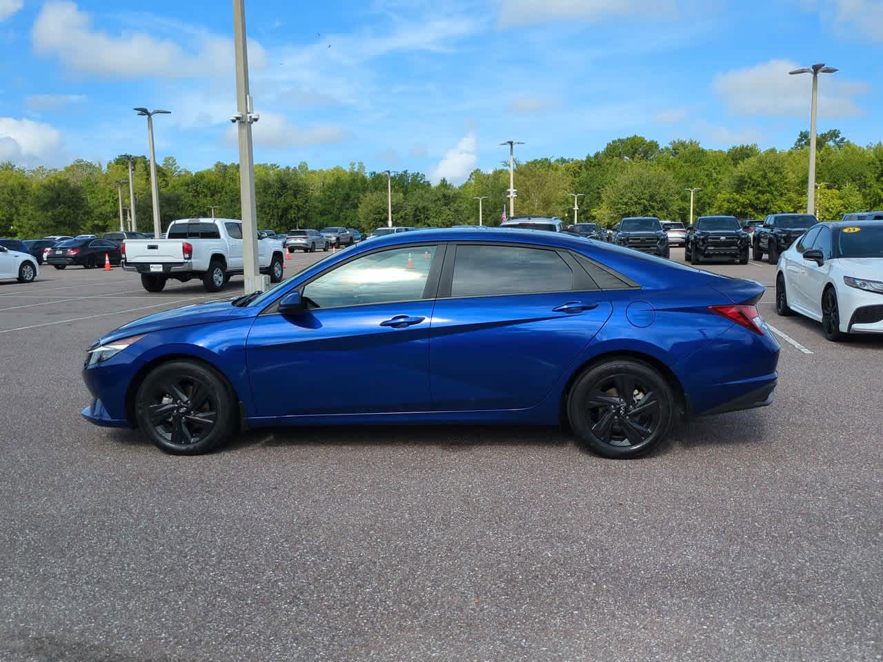 Thumbnail: 2022 Hyundai Elantra - 3