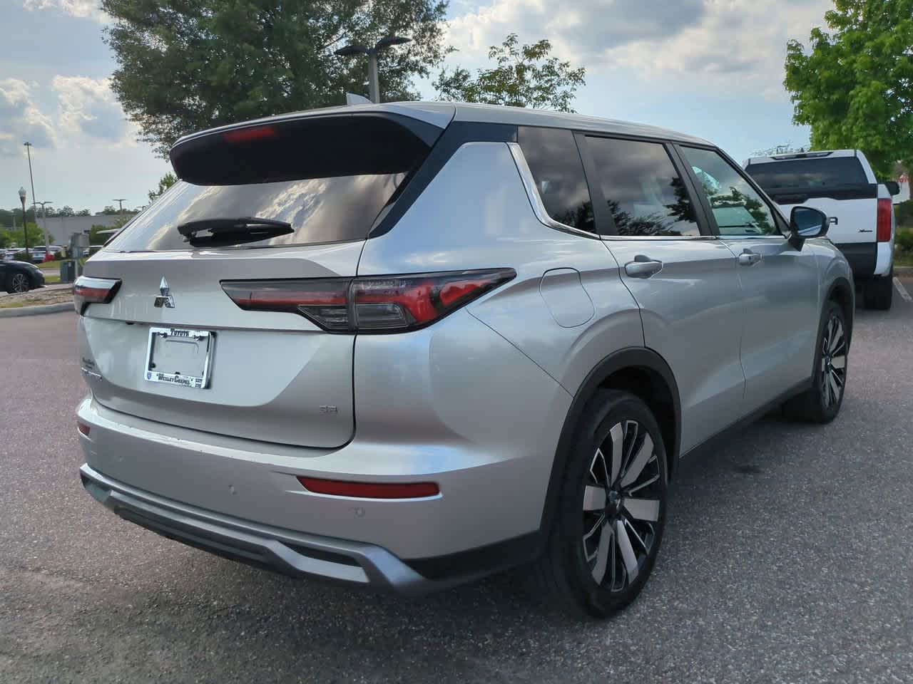 Thumbnail: 2025 Mitsubishi Outlander - 6