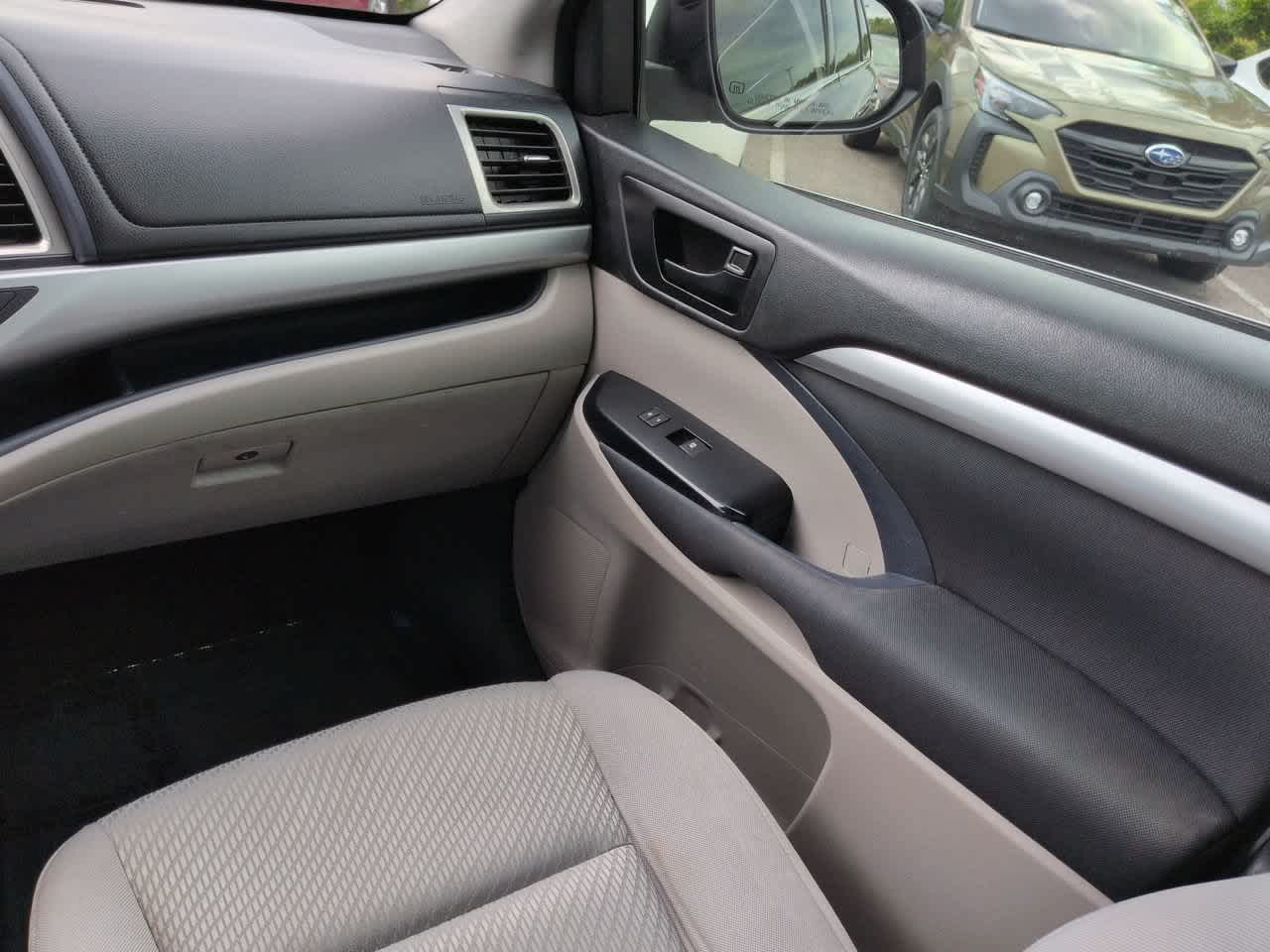 Thumbnail: 2014 Toyota Highlander - 16