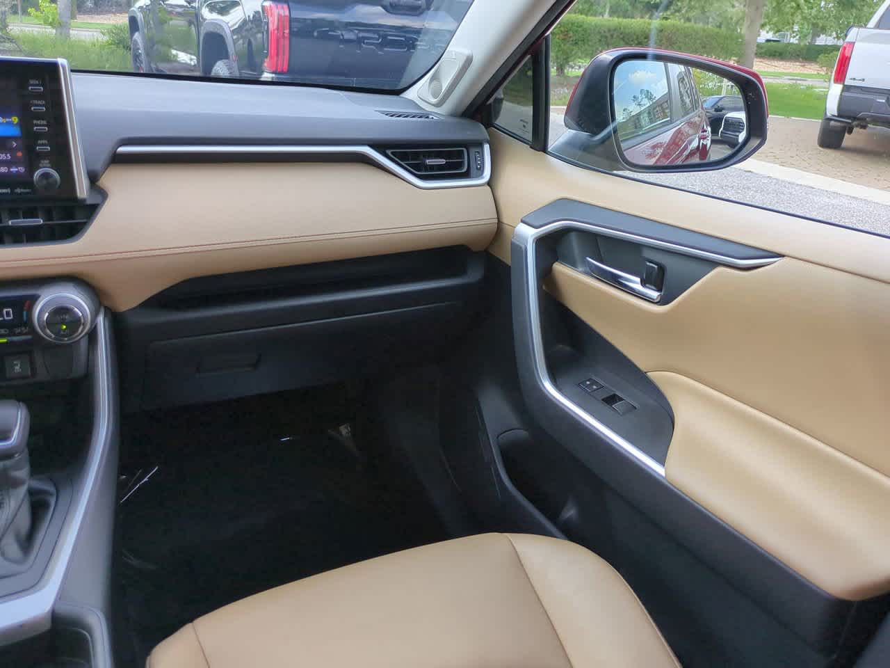 Thumbnail: 2019 Toyota RAV4 - 16