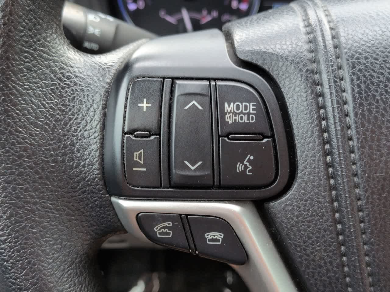 Thumbnail: 2014 Toyota Highlander - 22