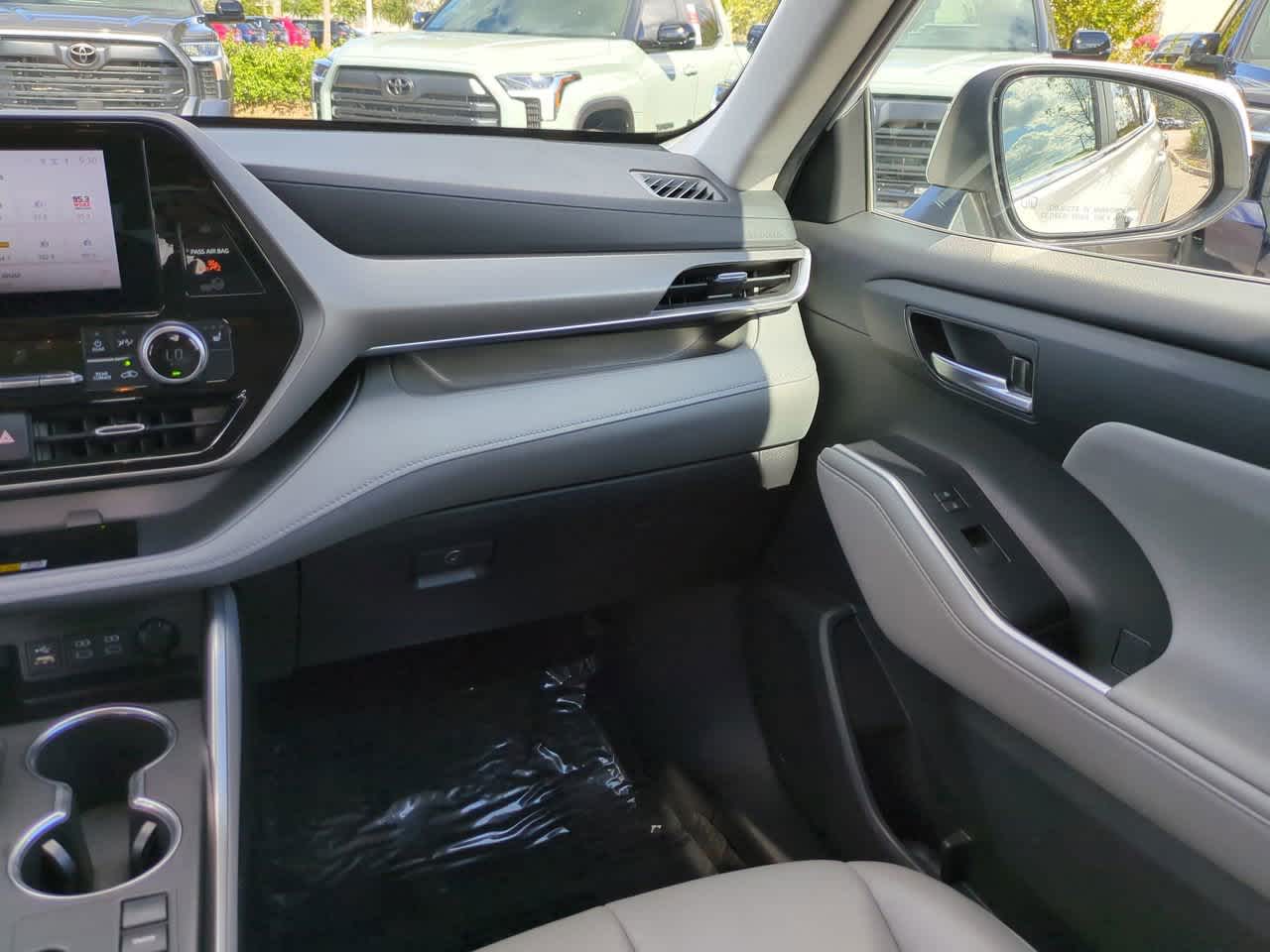 Thumbnail: 2024 Toyota Highlander - 17