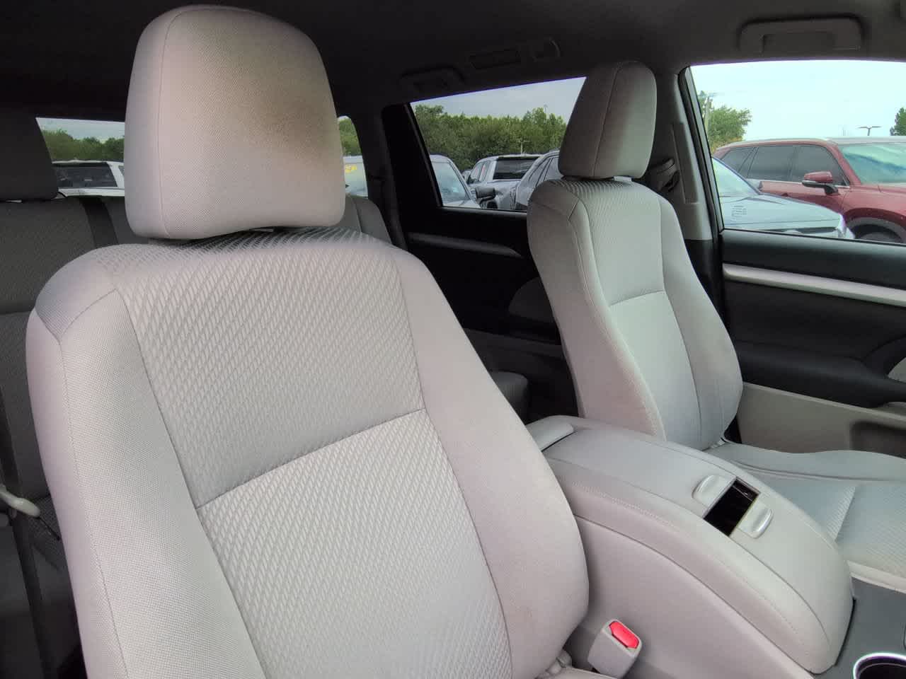 Thumbnail: 2014 Toyota Highlander - 7