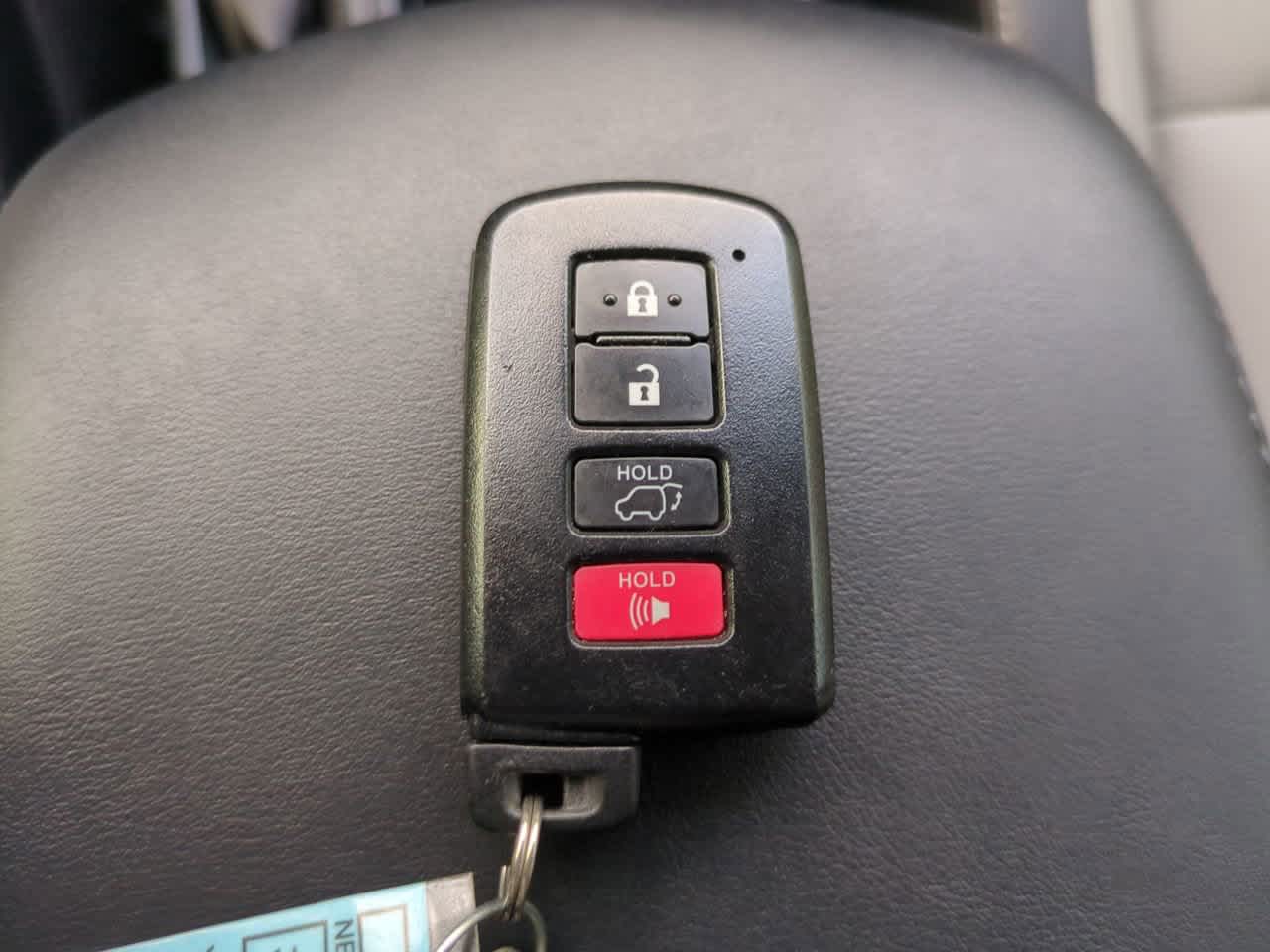 Thumbnail: 2018 Toyota RAV4 - 30