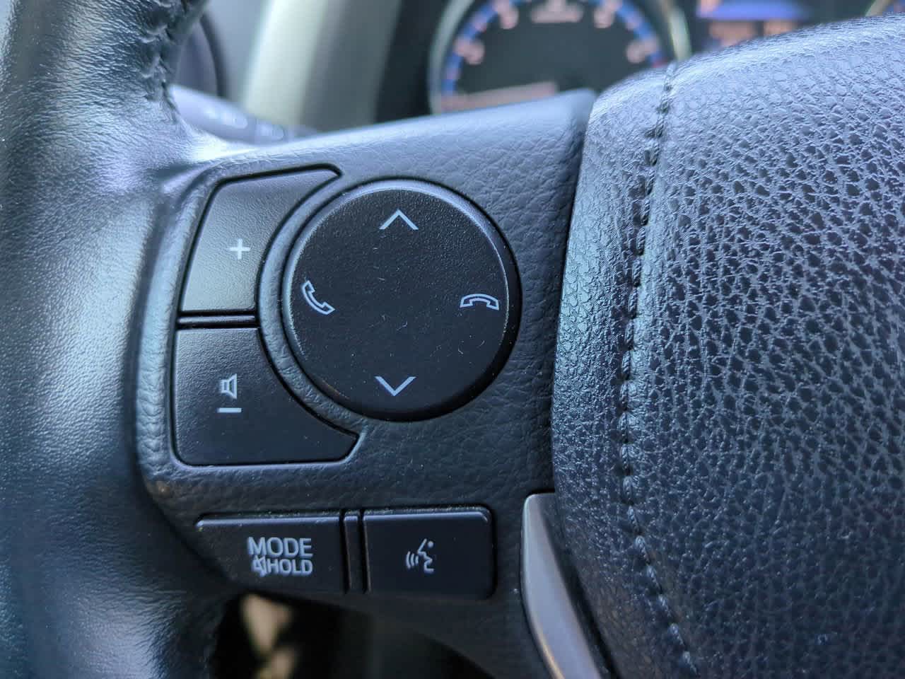 Thumbnail: 2017 Toyota RAV4 - 25